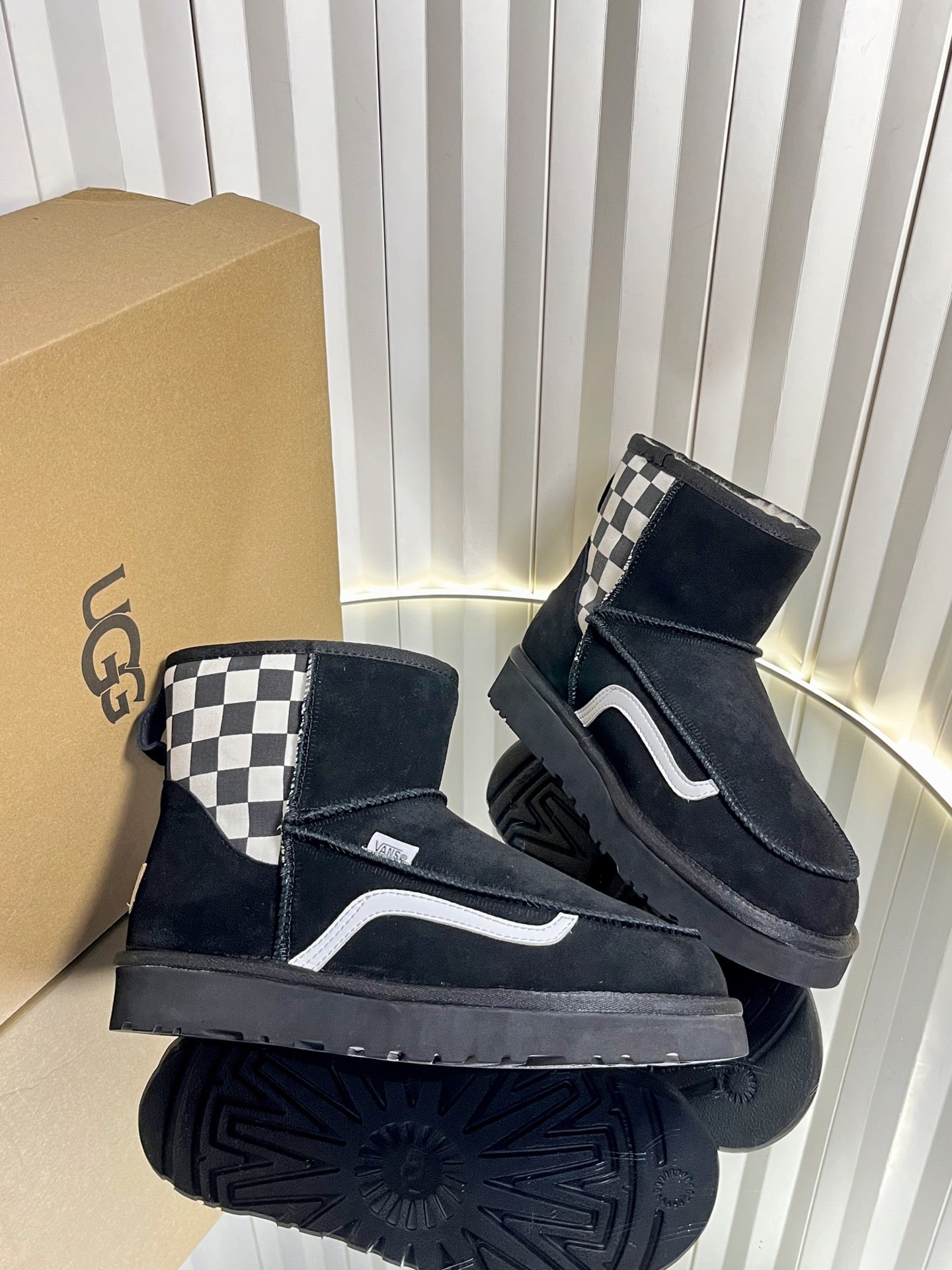 UGG x Vans Boots Black Suede 548551