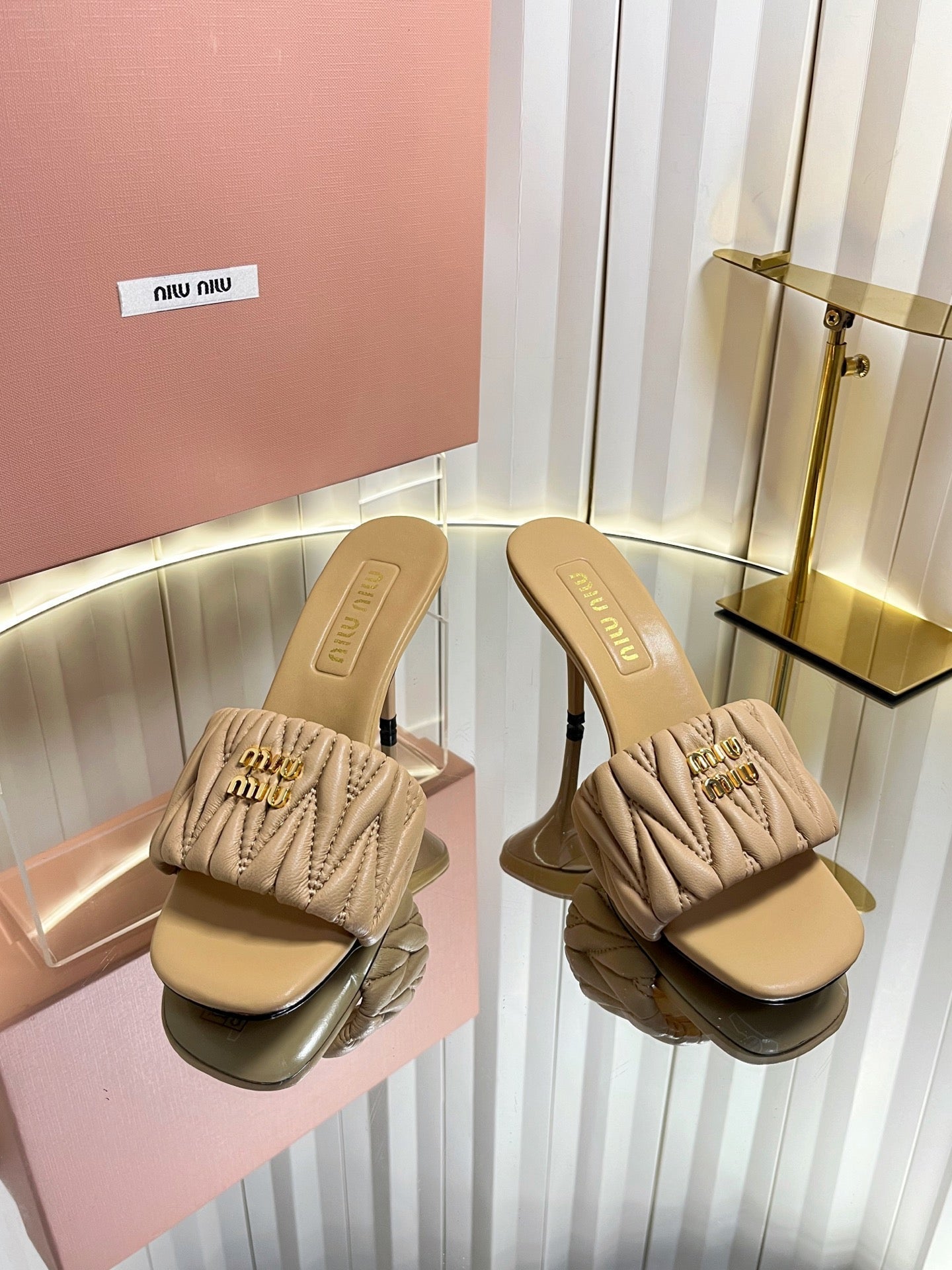 Miu 26s Padded Matelasse Mule Heels 85mm In Beige Calfskin Gold Hardware