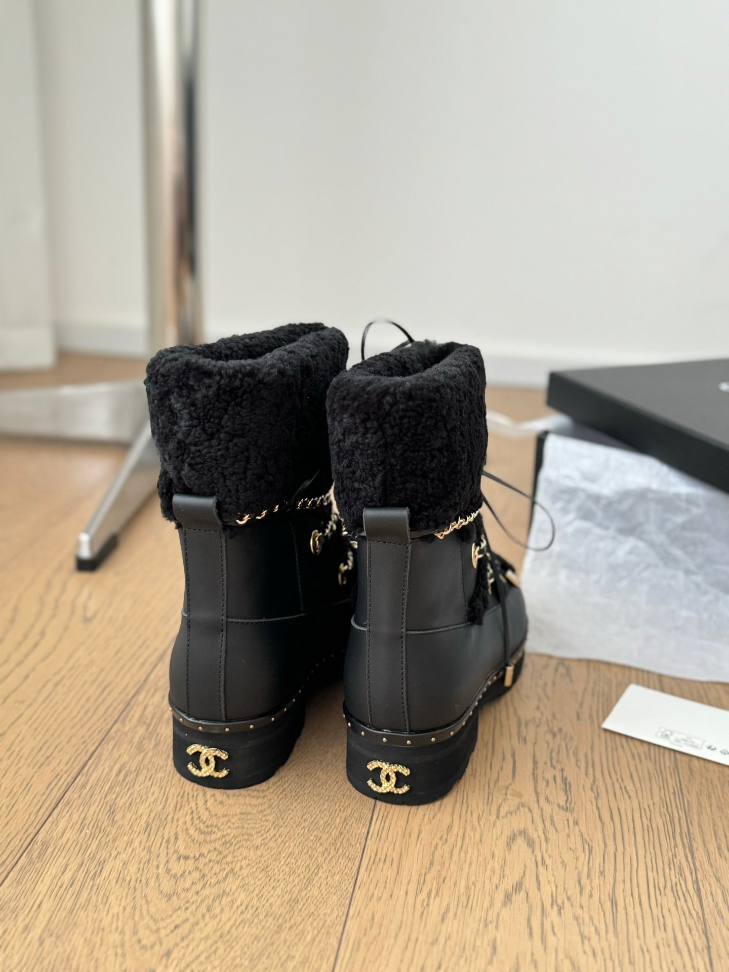 CC CHUNKY SKATEBOARDING BOOTS IN BLACK SMOOTH FLEECE AND CALFSKIN