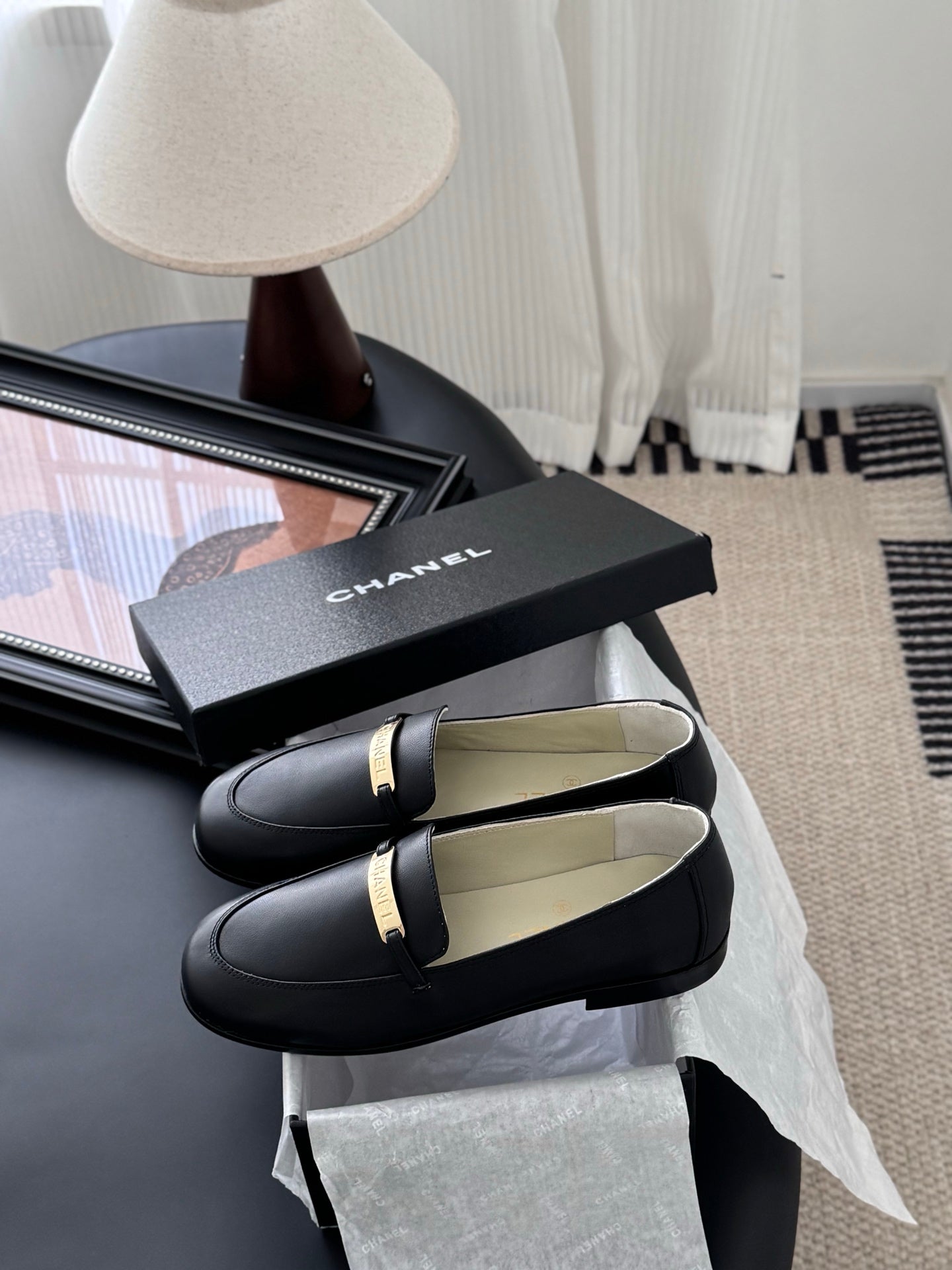 CC 25K Vintage Finition Main Loafers Black Calfskin 458641