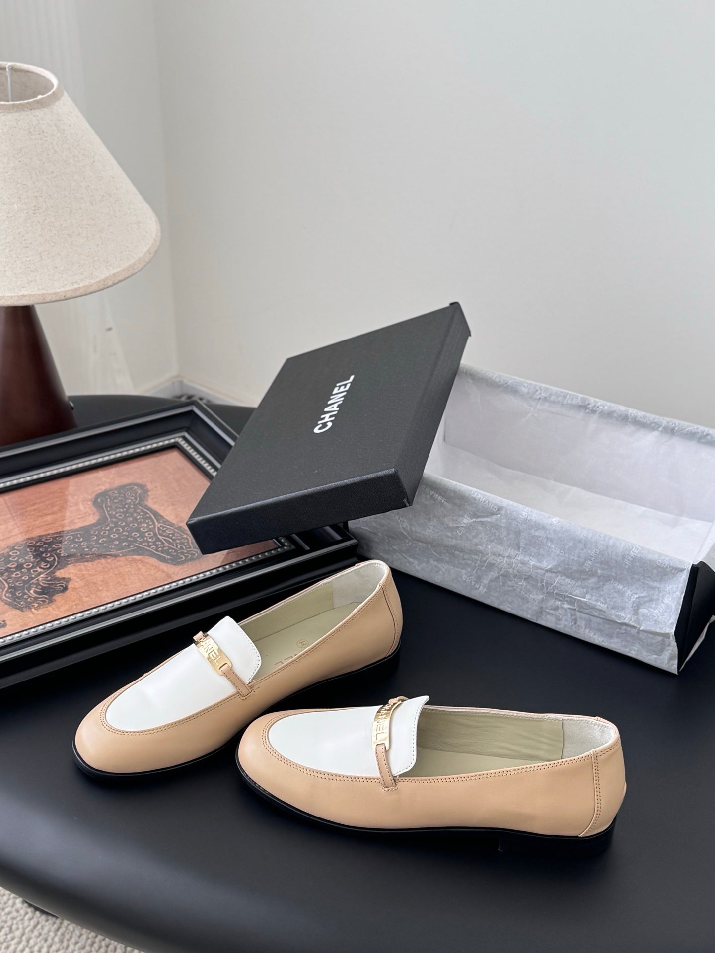 CC 25K Vintage Finition Main Loafers Beige White Calfskin 458644