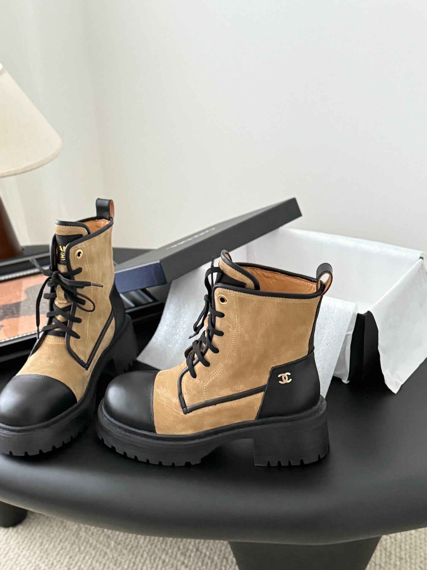 CC 25B Atelier Flats Boots Shoes Black Light Brown Sheepskin & Suede 458765