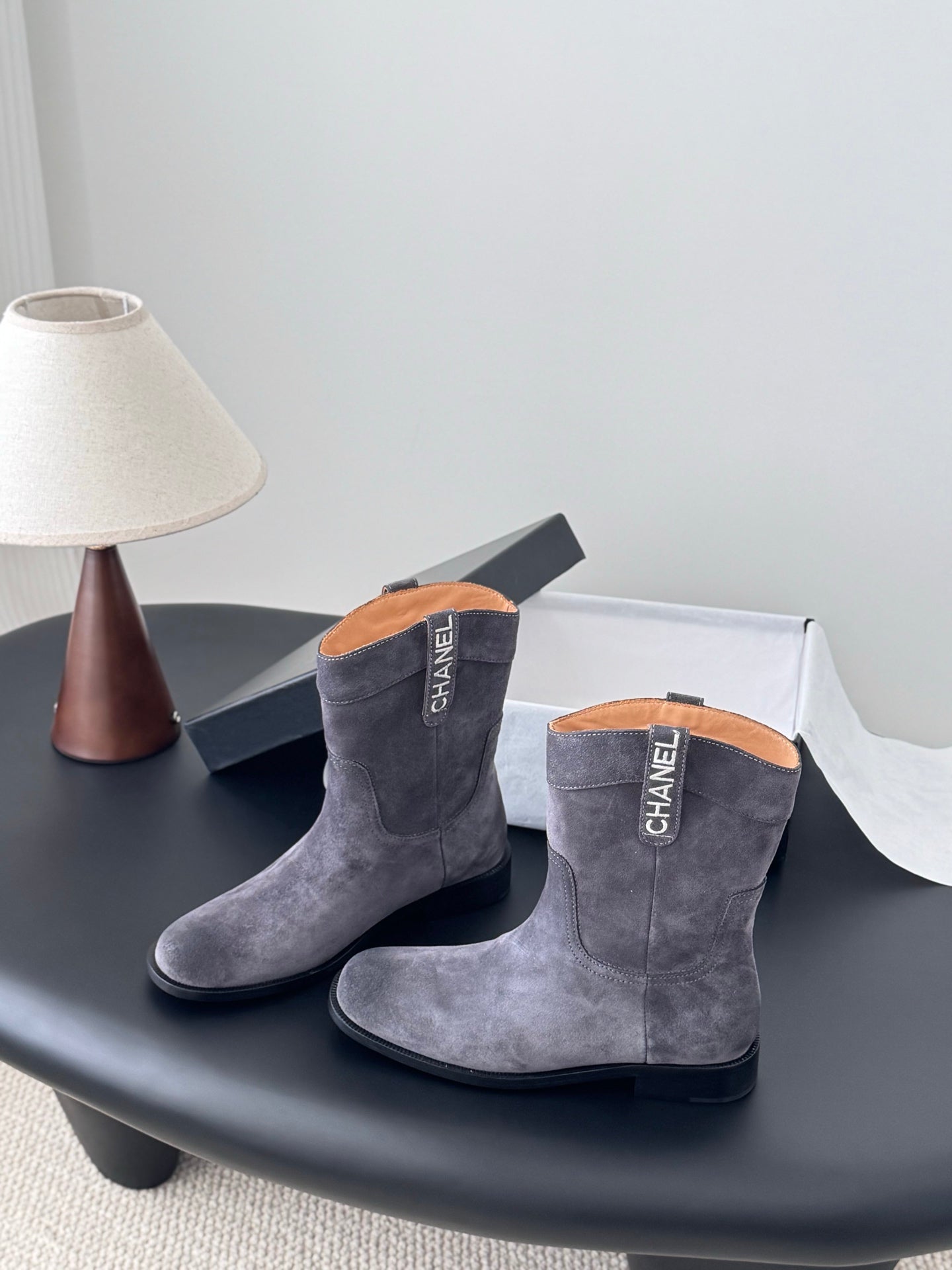 CC 25A Métiers d'Art Ankle Boots Lavender Gray Suede 540760