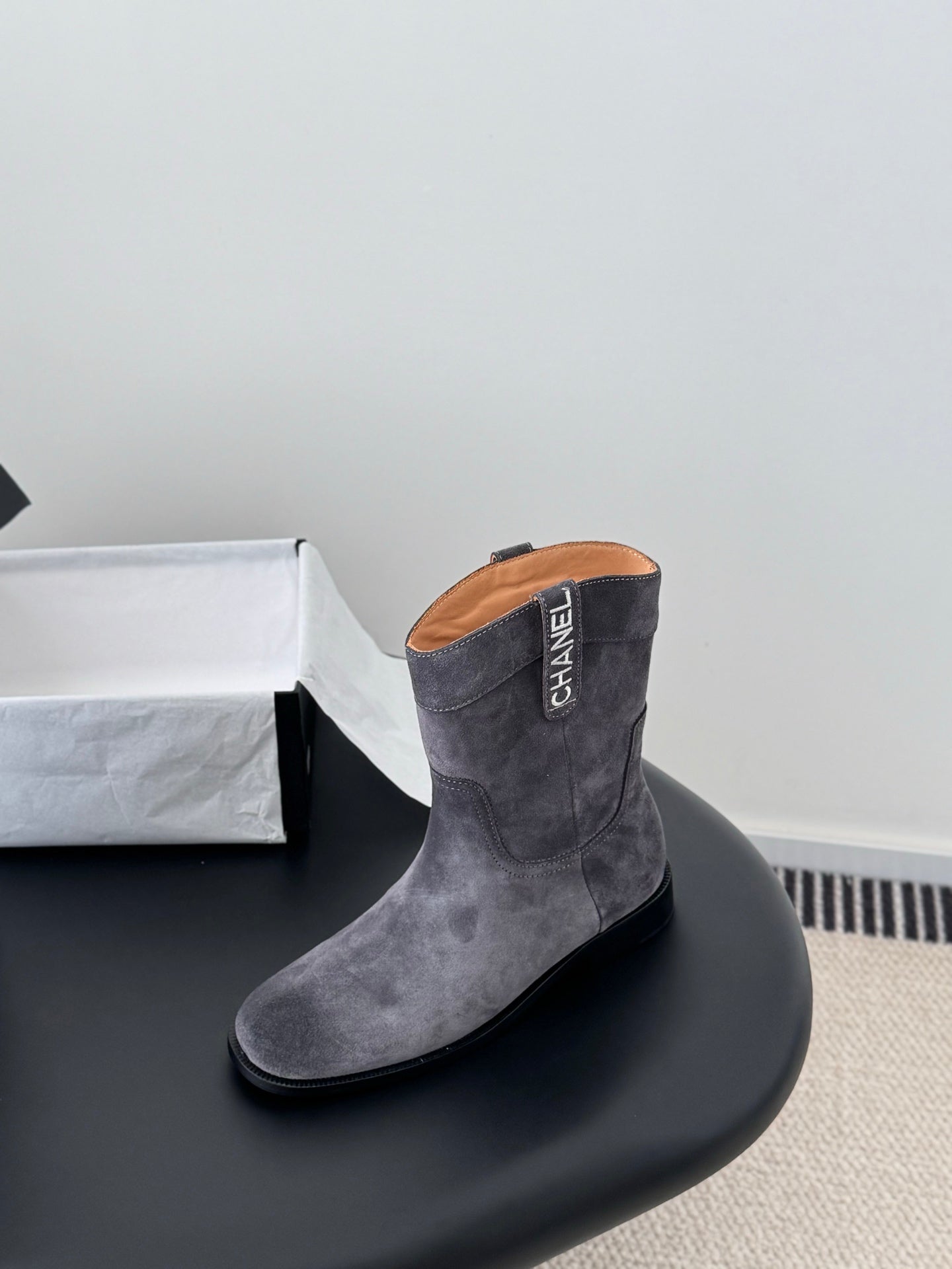 CC 25A Métiers d'Art Ankle Boots Lavender Gray Suede 540760
