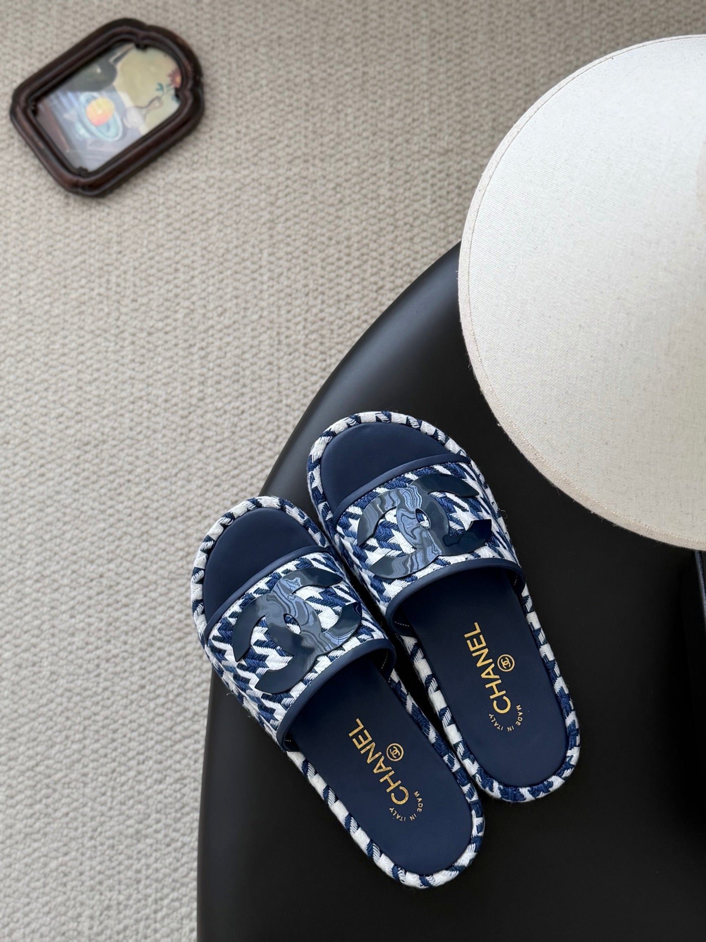 CC 26ss Slippers White Navy Blue Sheepskin Woven 670368