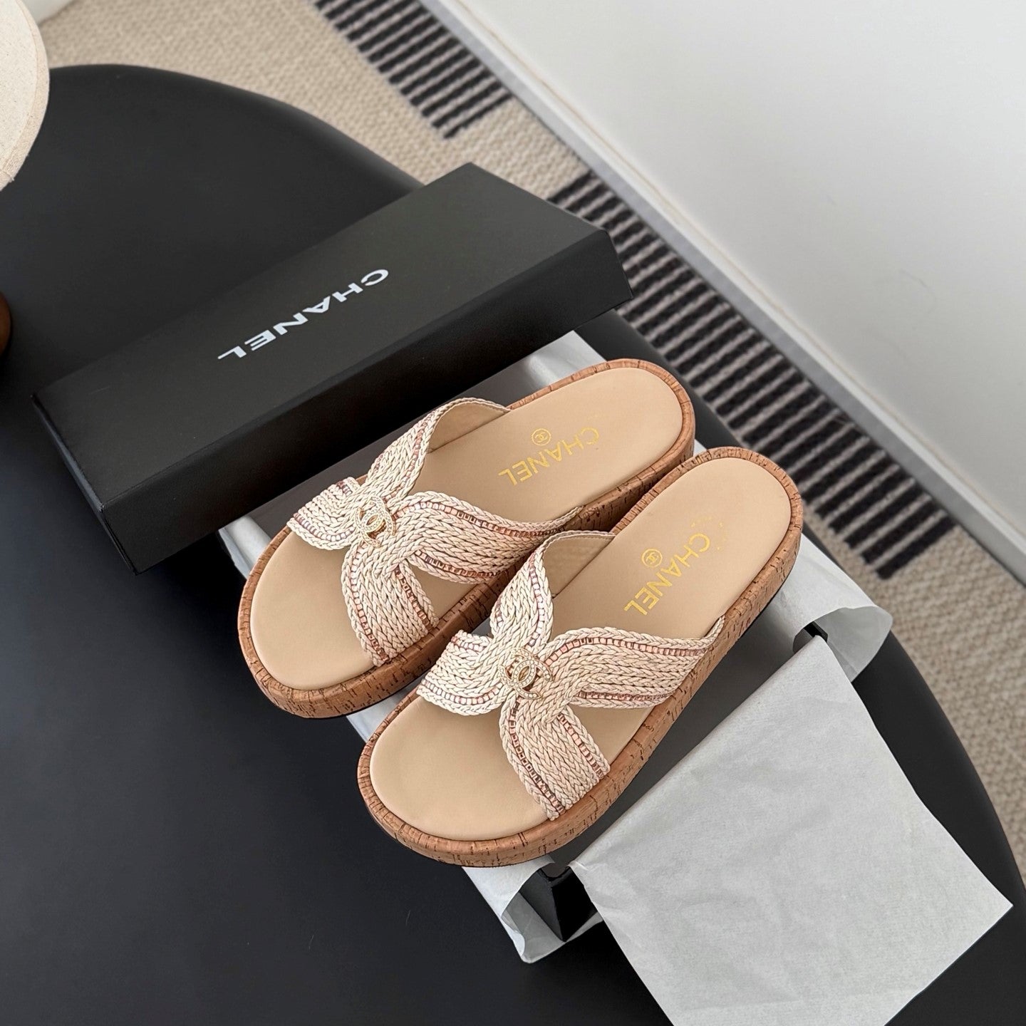 CC 26s Sandals Beige Raffia Sheepskin 670378