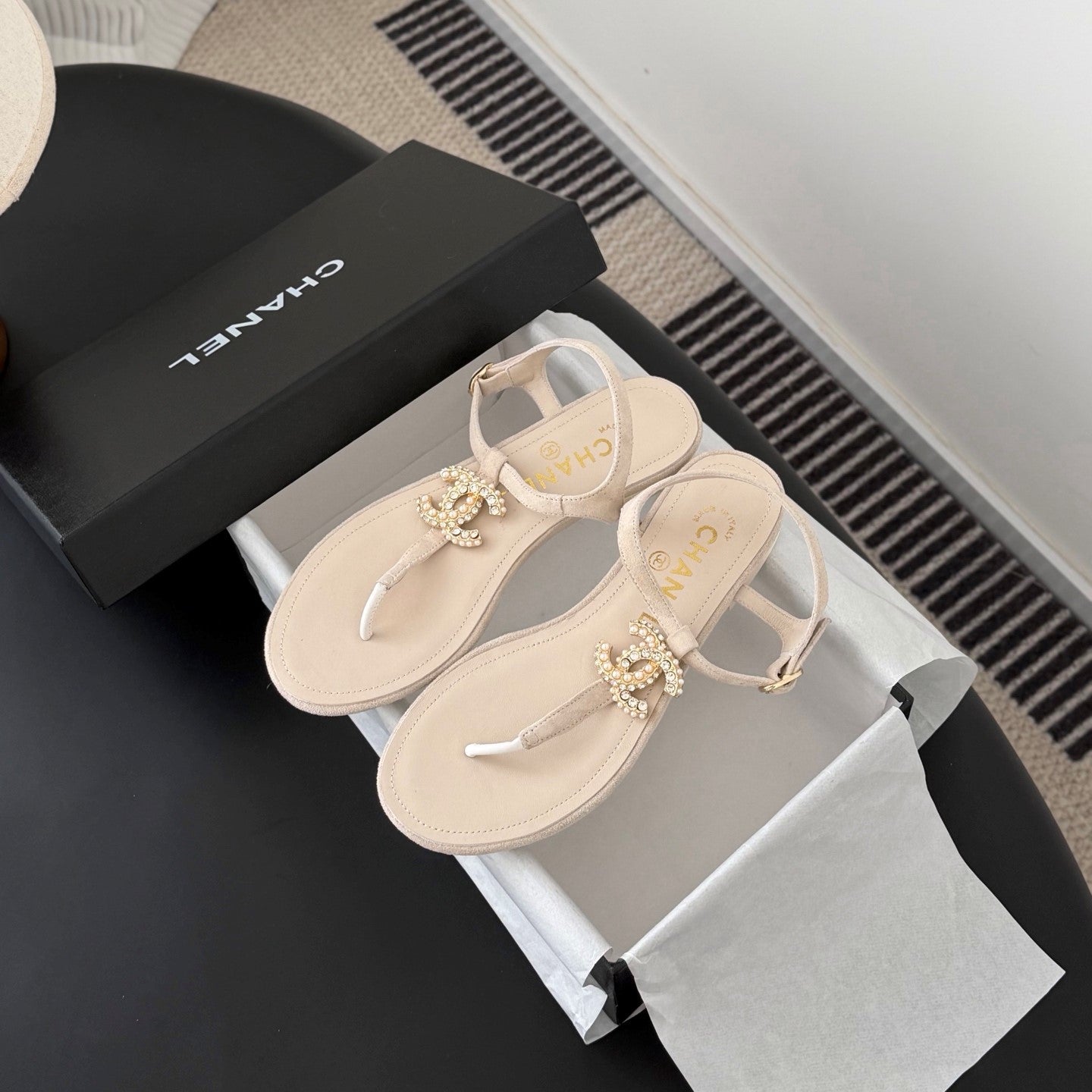 CC Strappy Sandals White Suede Sheepskin 670381
