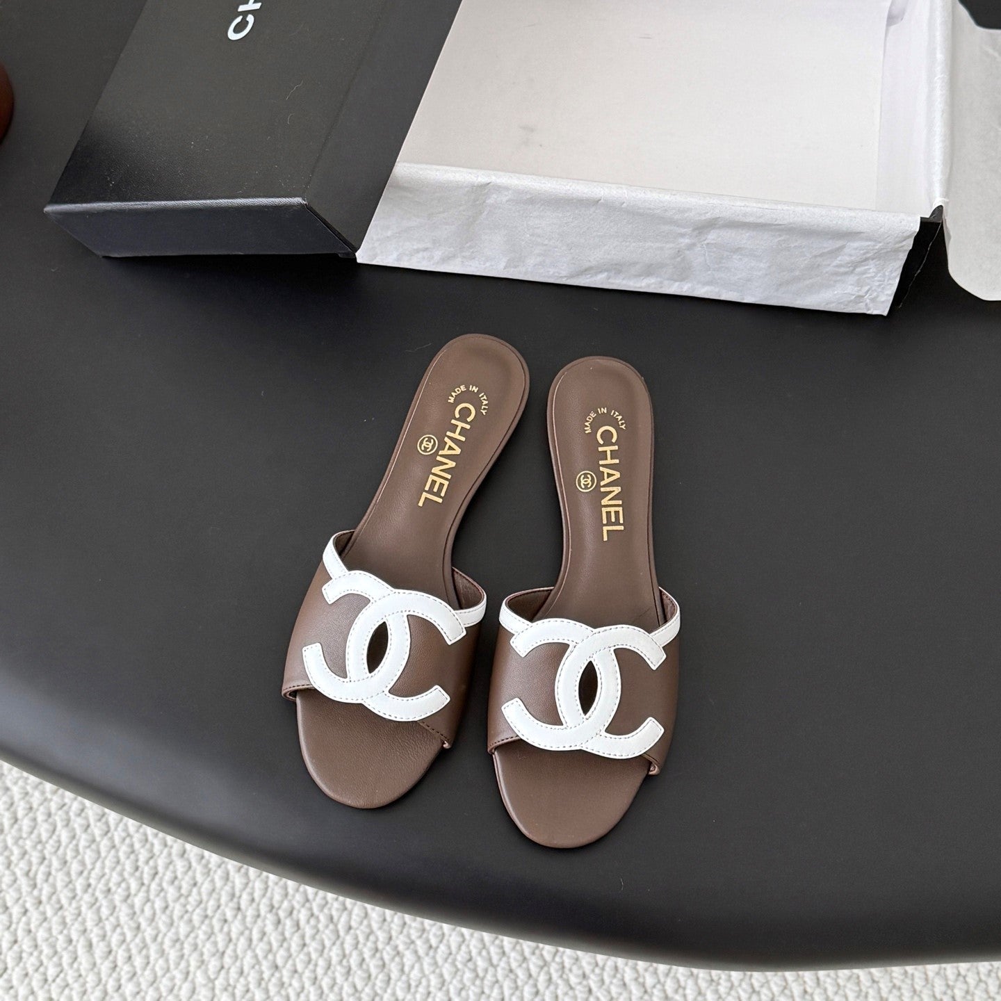 CC 2026 Flat Sandal White Brown Lambskin 675867