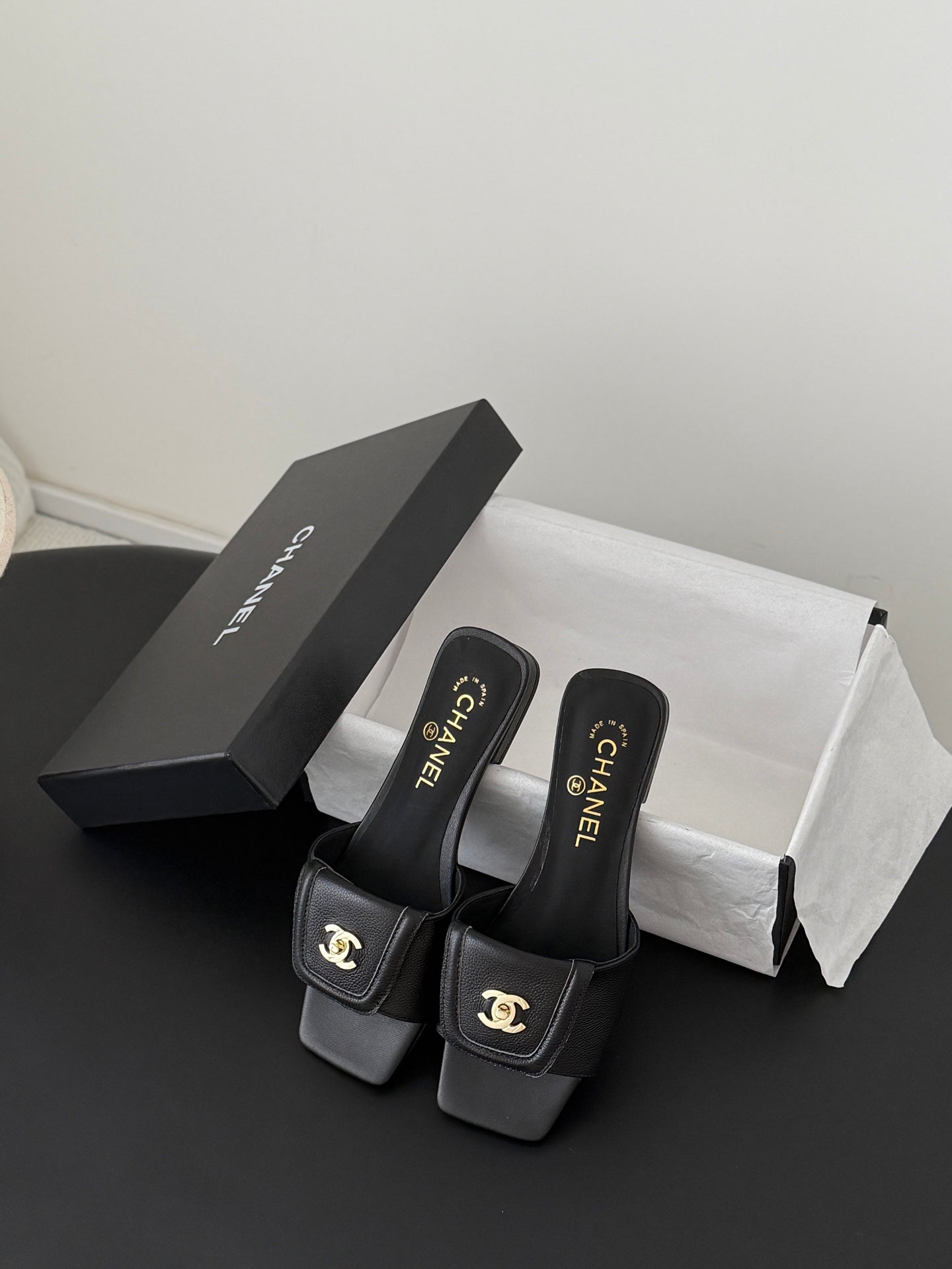 CC 26C Slippers Flat Black Grain Calfskin 717808
