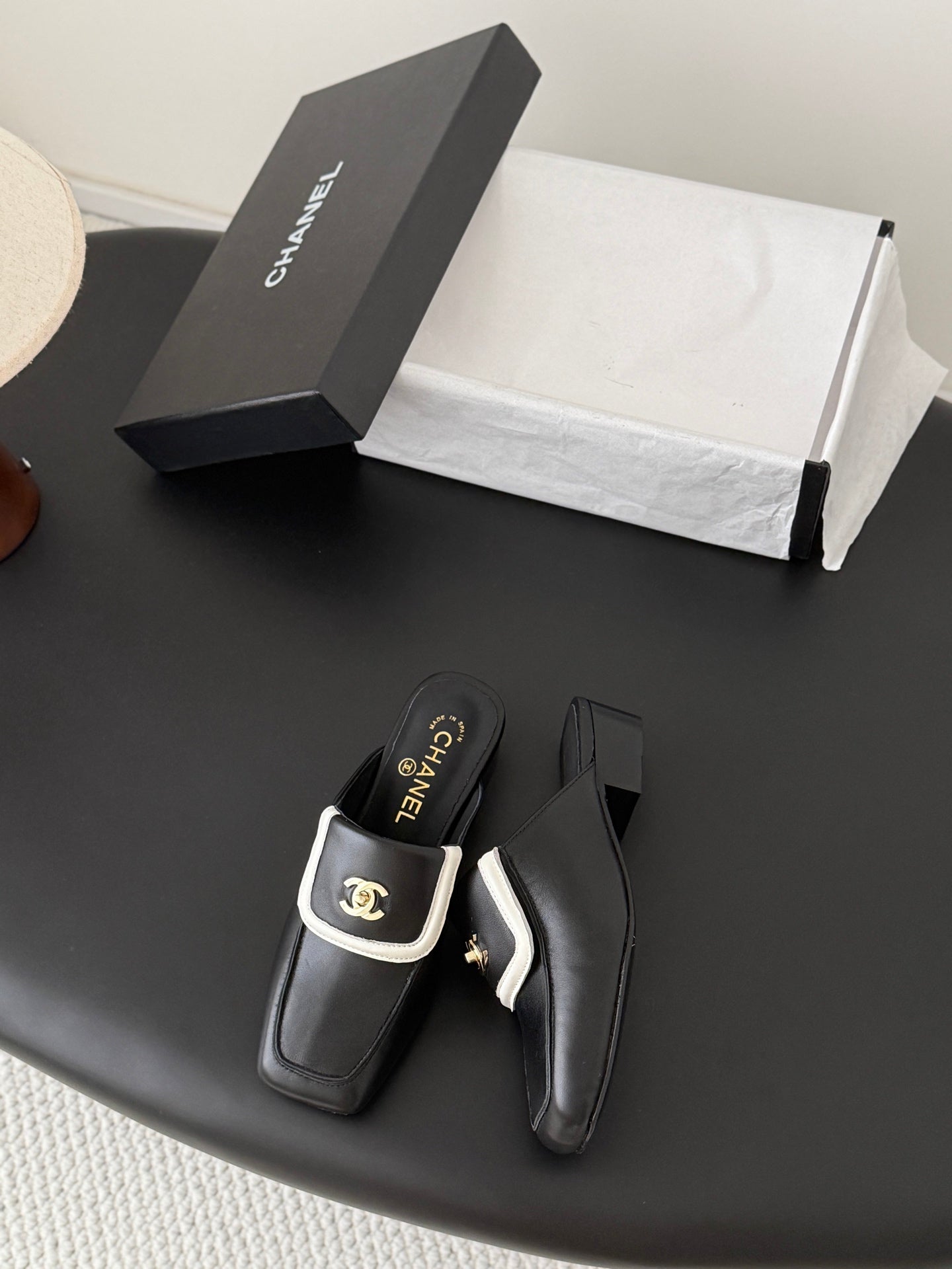 CC Half-Slippers Flat Black White Calfskin 717818