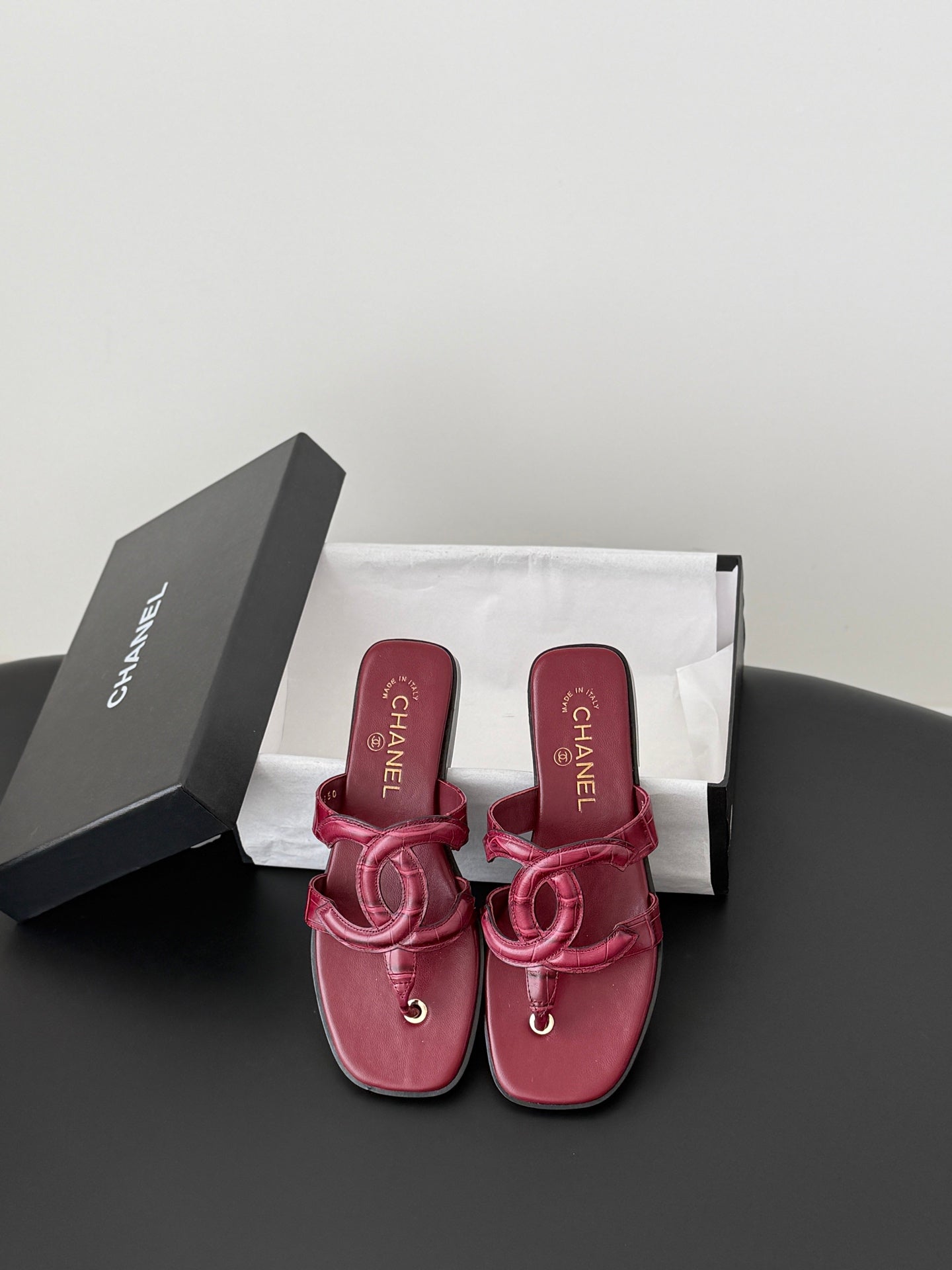 CC 26s Flip-Flops Burgundy Lambskin 761300