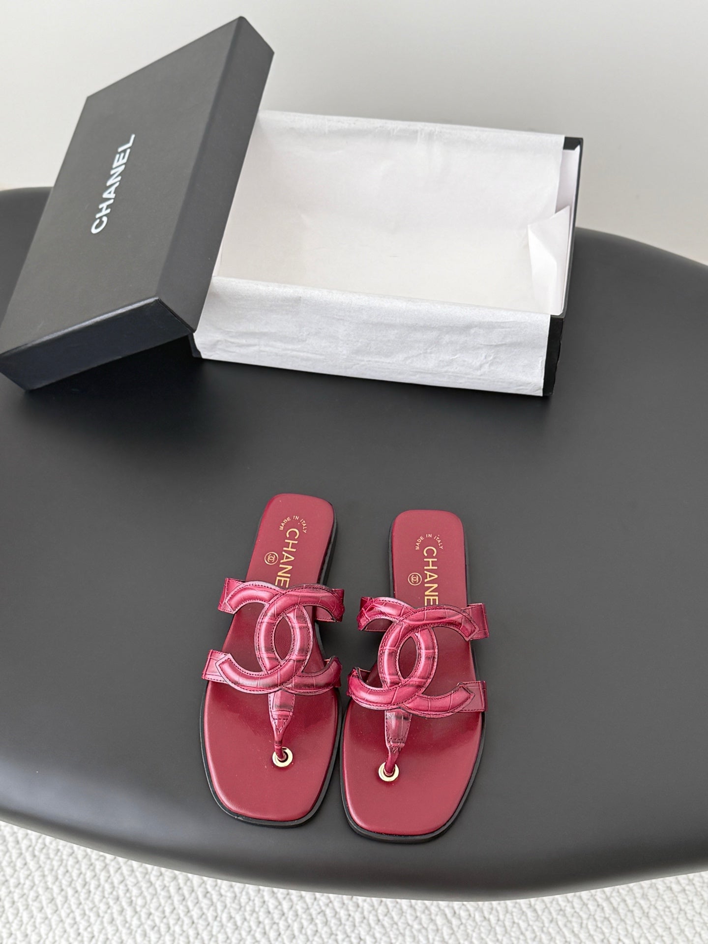 CC 26s Flip-Flops Burgundy Lambskin 761300