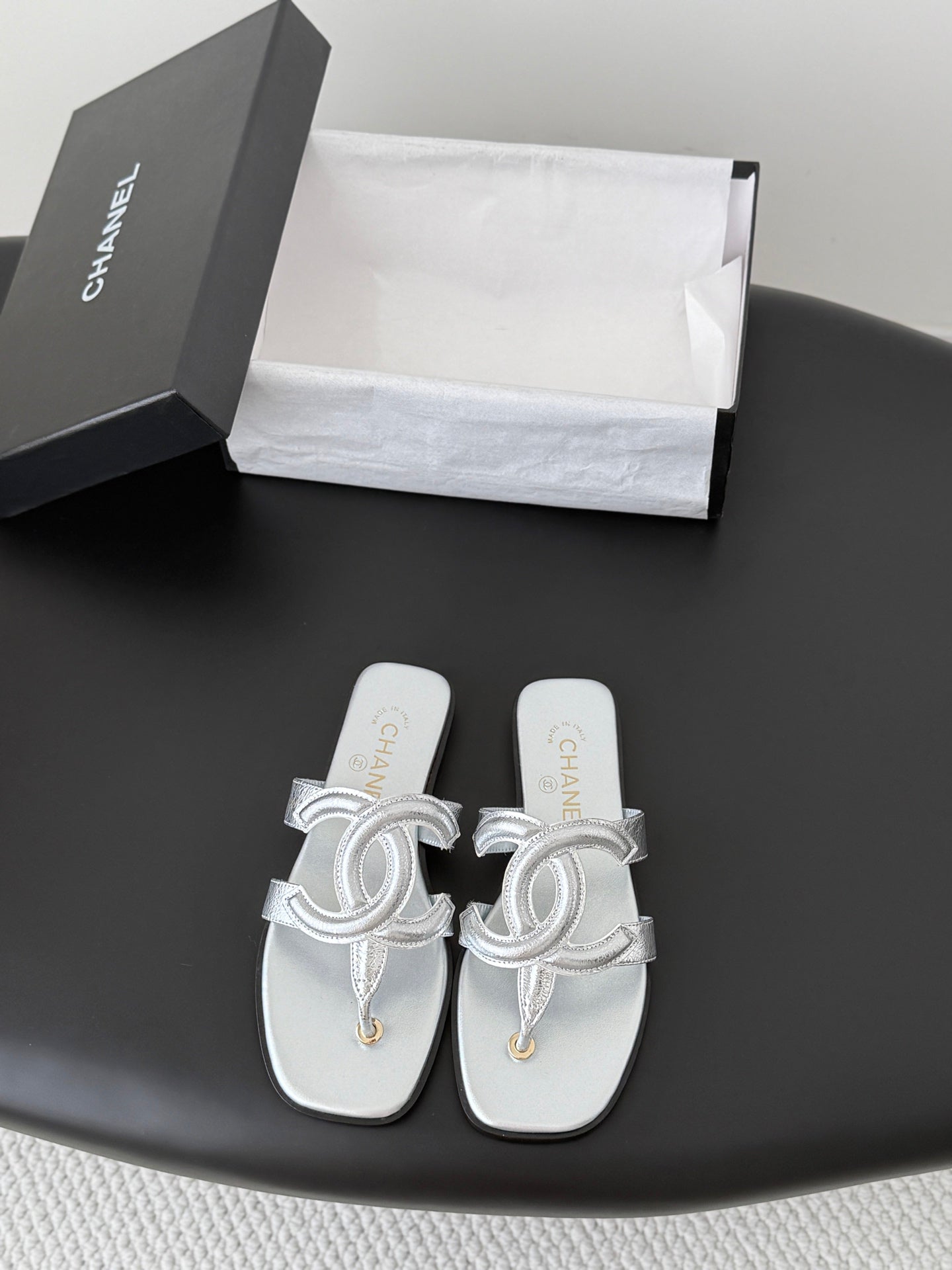 CC 26s Flip-Flops Sliver Lambskin 761301