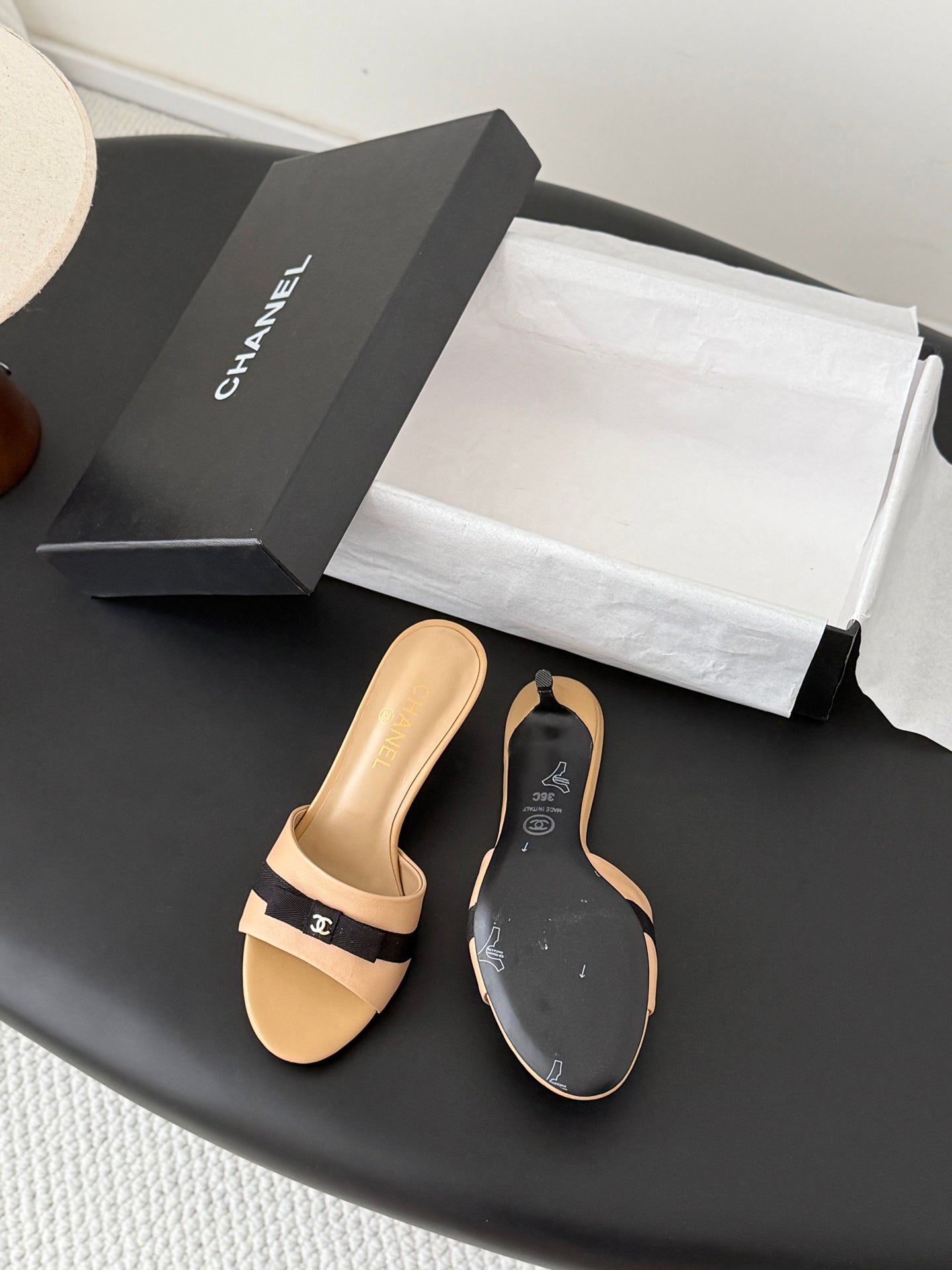 CC 26s Slippers Black Beige Fabric Leather 914929