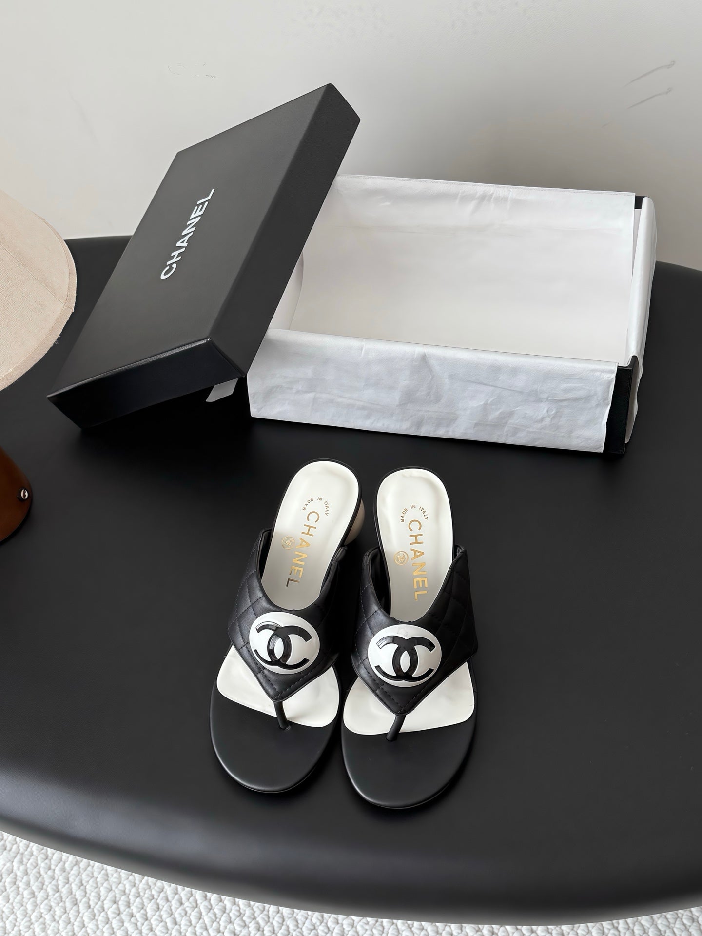 CC 26s Thong Sandals Spherical Heel Black Sheepskin 964991