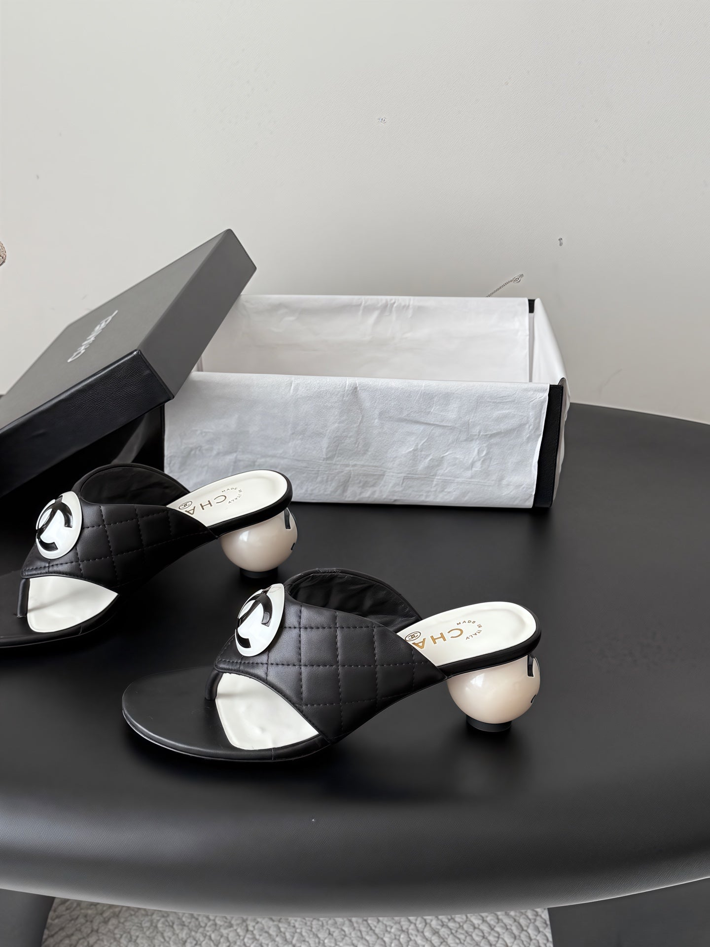 CC 26s Thong Sandals Spherical Heel Black Sheepskin 964991