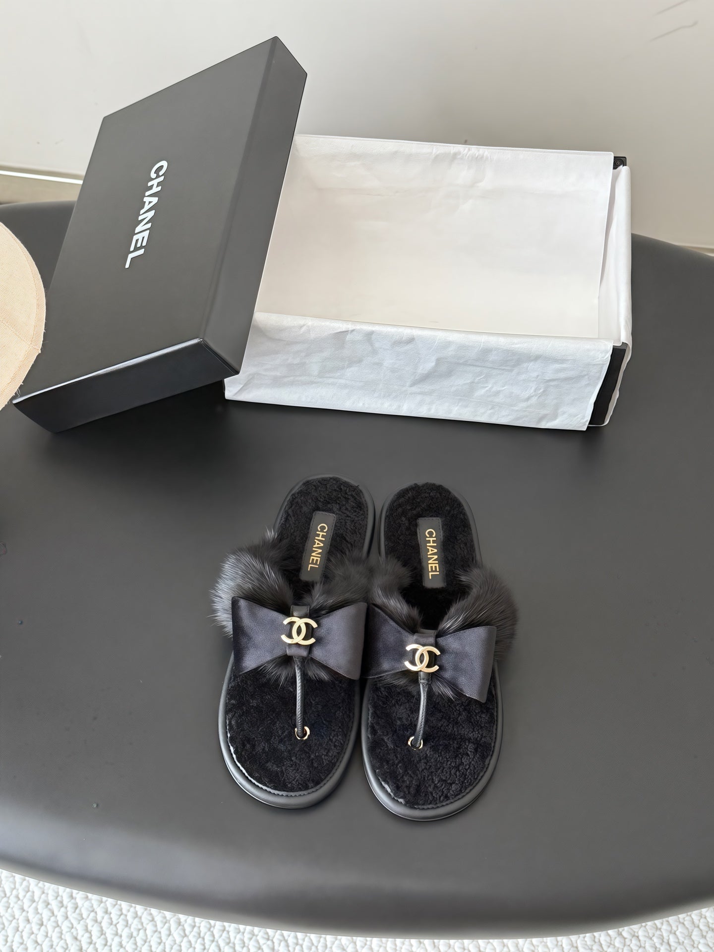 CC 26s Bowknot Thong Sandals Black Furry Shearing 969673