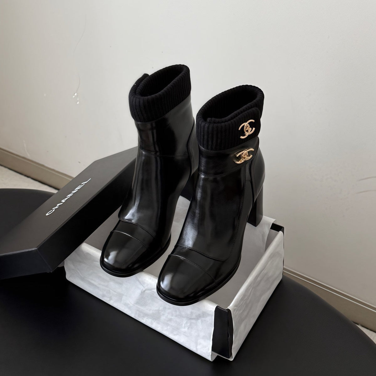 CC 26s Ankle Boots Black Gold Knit Cuff Leather 127794