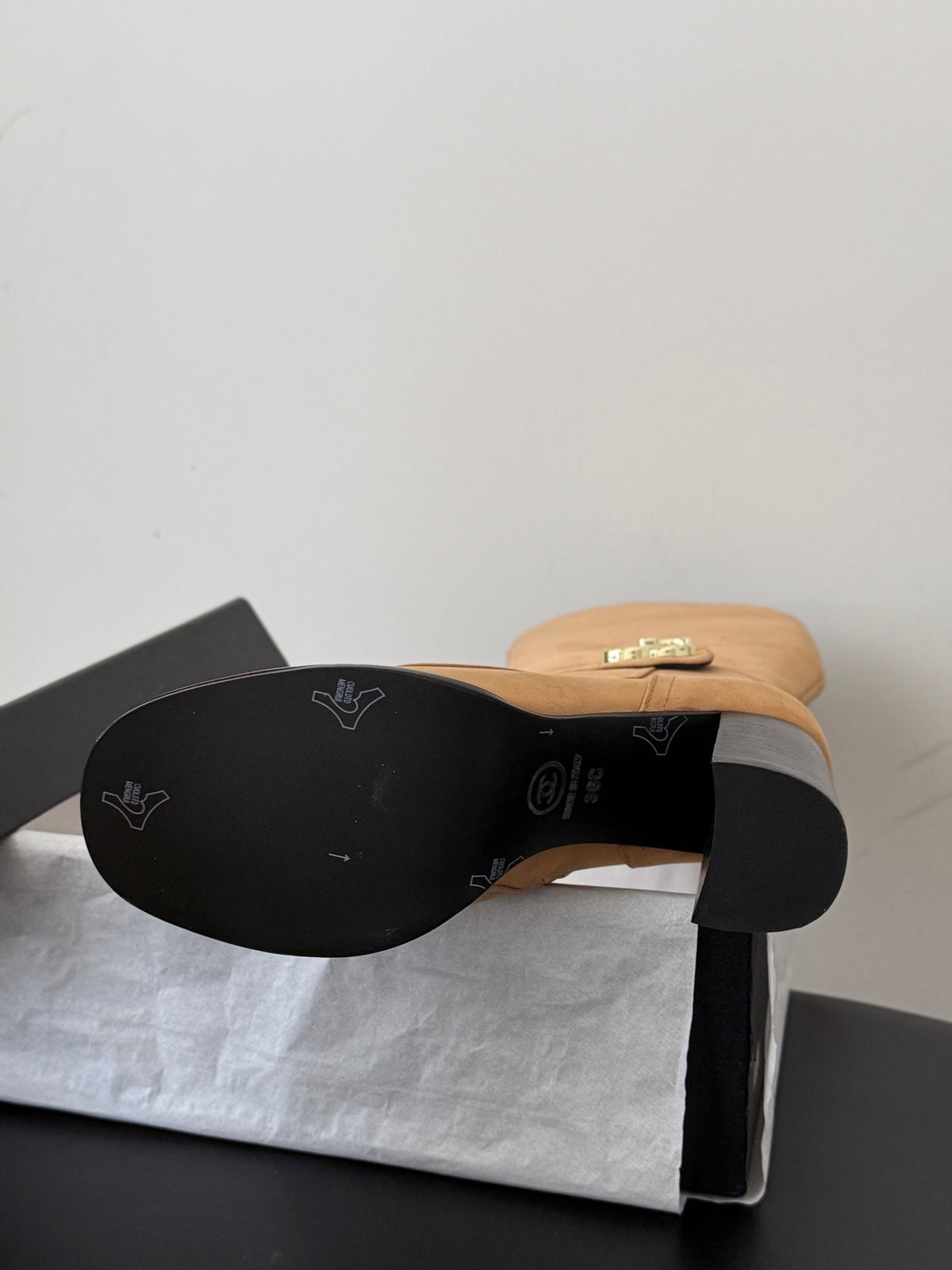 CC 26s Knee High Boots Beige Black Suede 127797