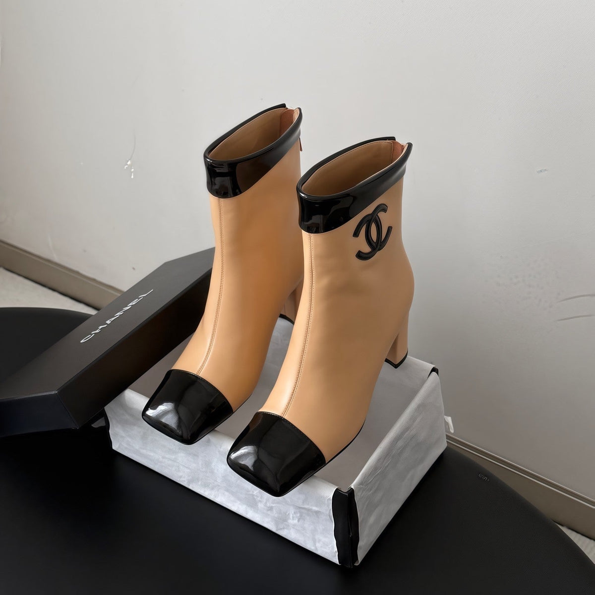 CC 26s Ankle Boots Beige Black Leather Patent 127858