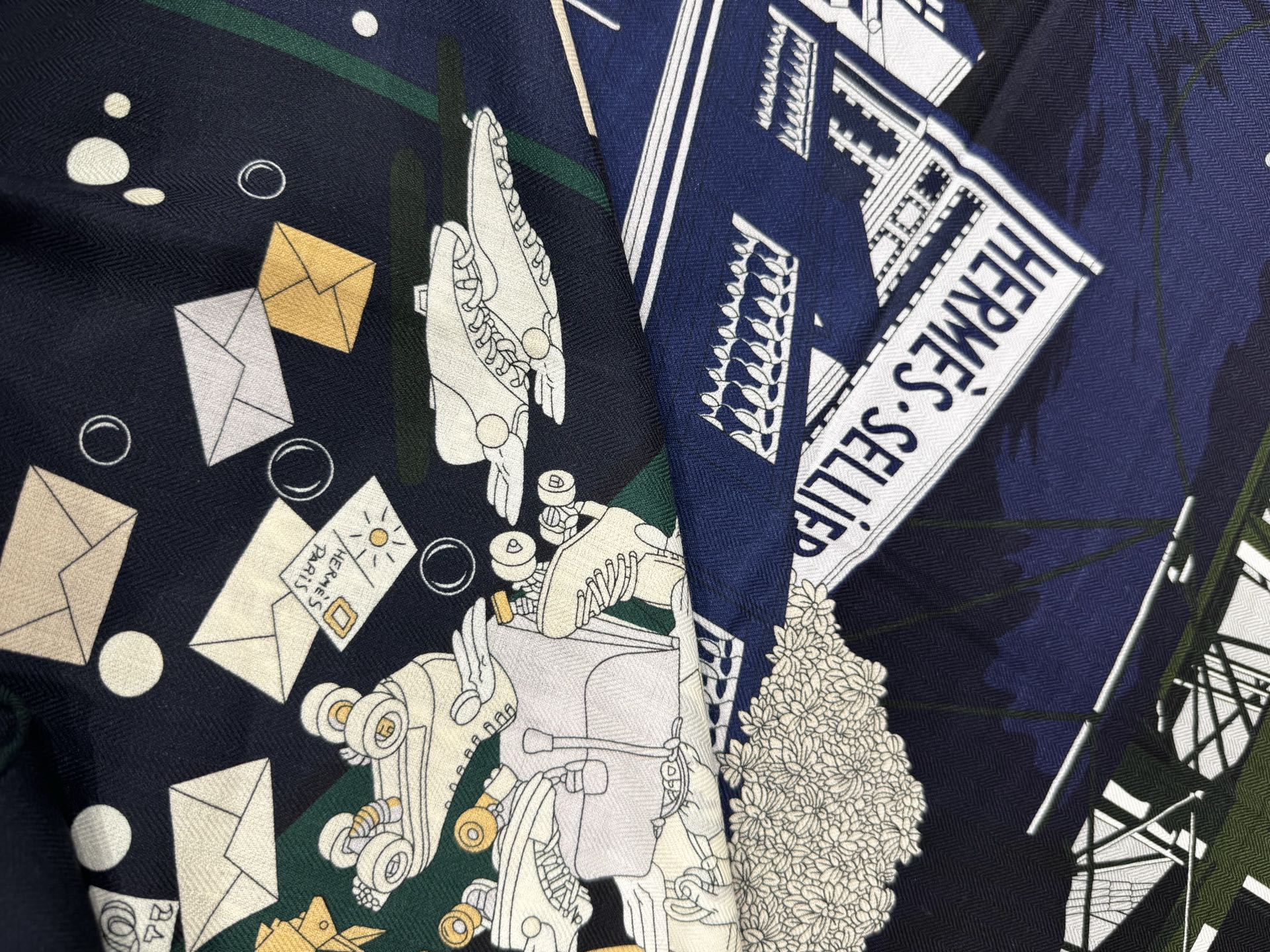 Hermès Flagship Shawl 140x140cm Dark Blue Colorful Cashmere Silk 212377