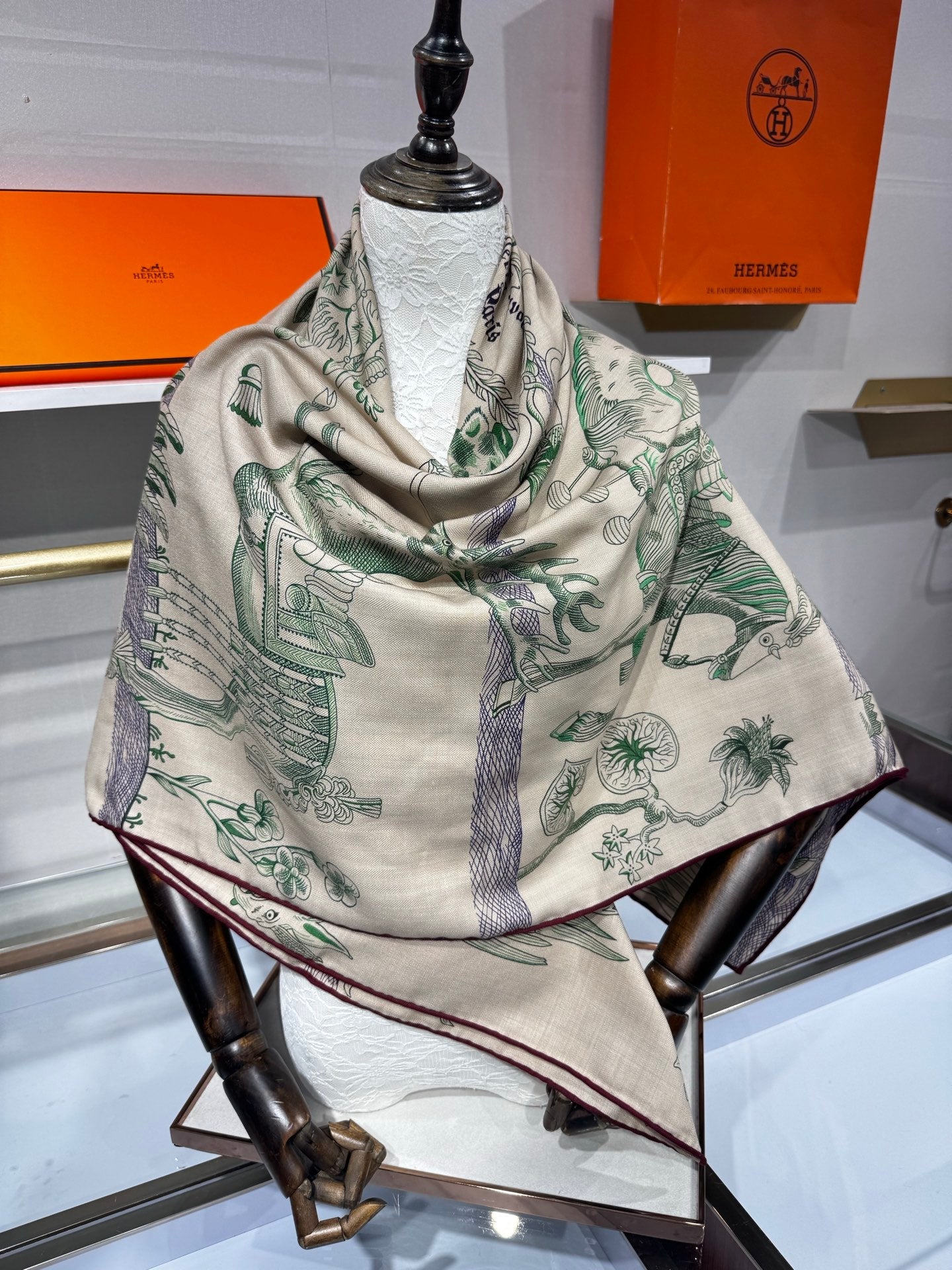 HM 26s Della Cavalleria Favolosa Shawl 140 x140cm Silk Cashmere 215632