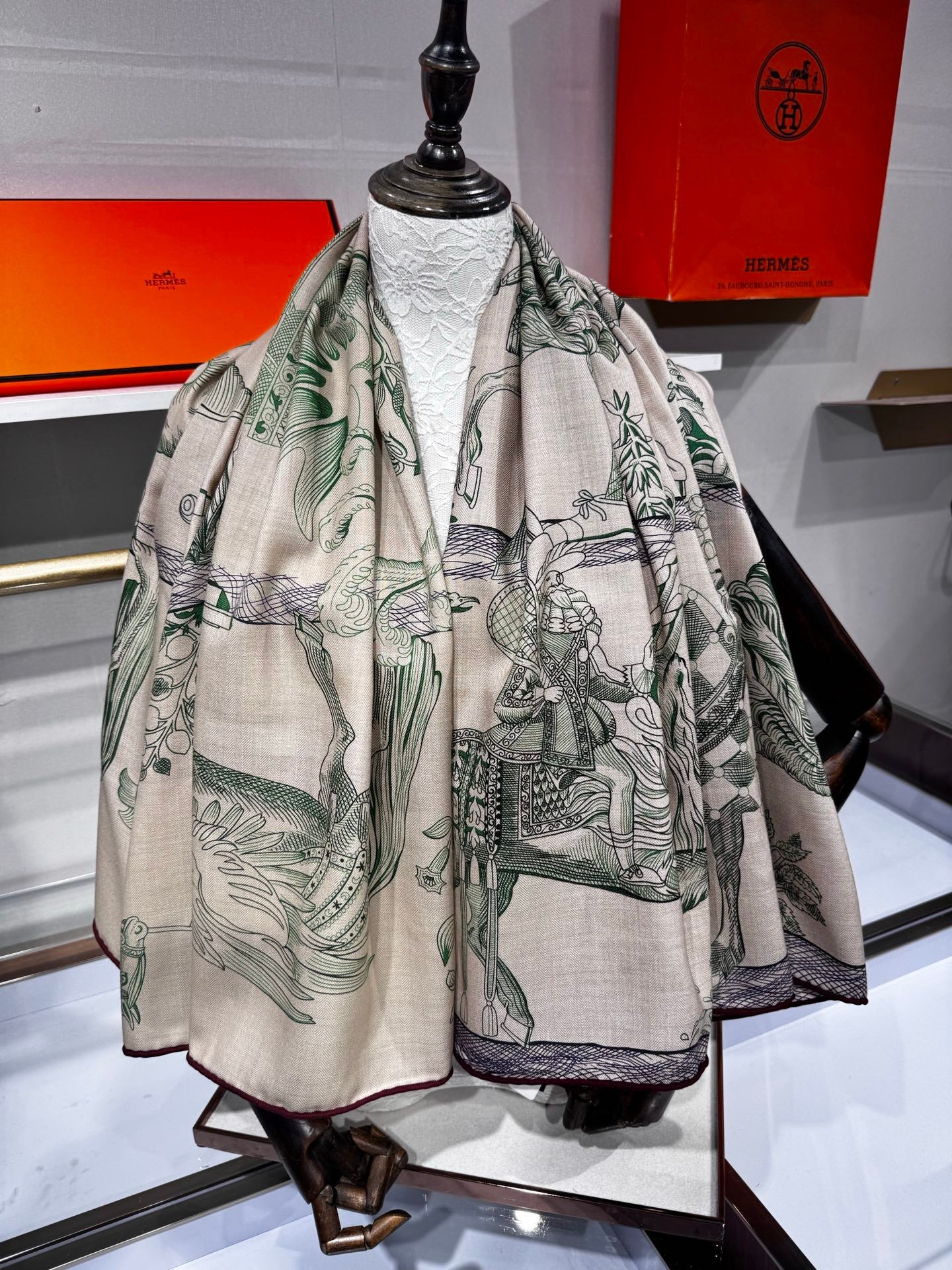 HM 26s Della Cavalleria Favolosa Shawl 140 x140cm Silk Cashmere 215632