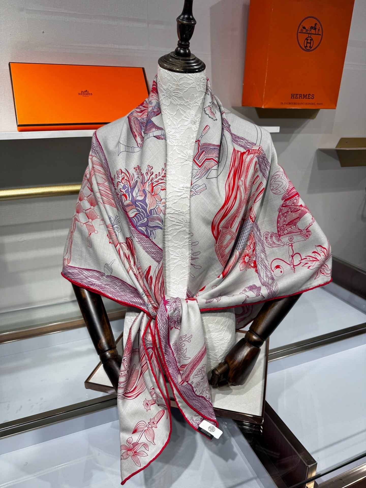 HM 26s Della Cavalleria Favolosa Shawl 140 x140cm Silk Cashmere 215634