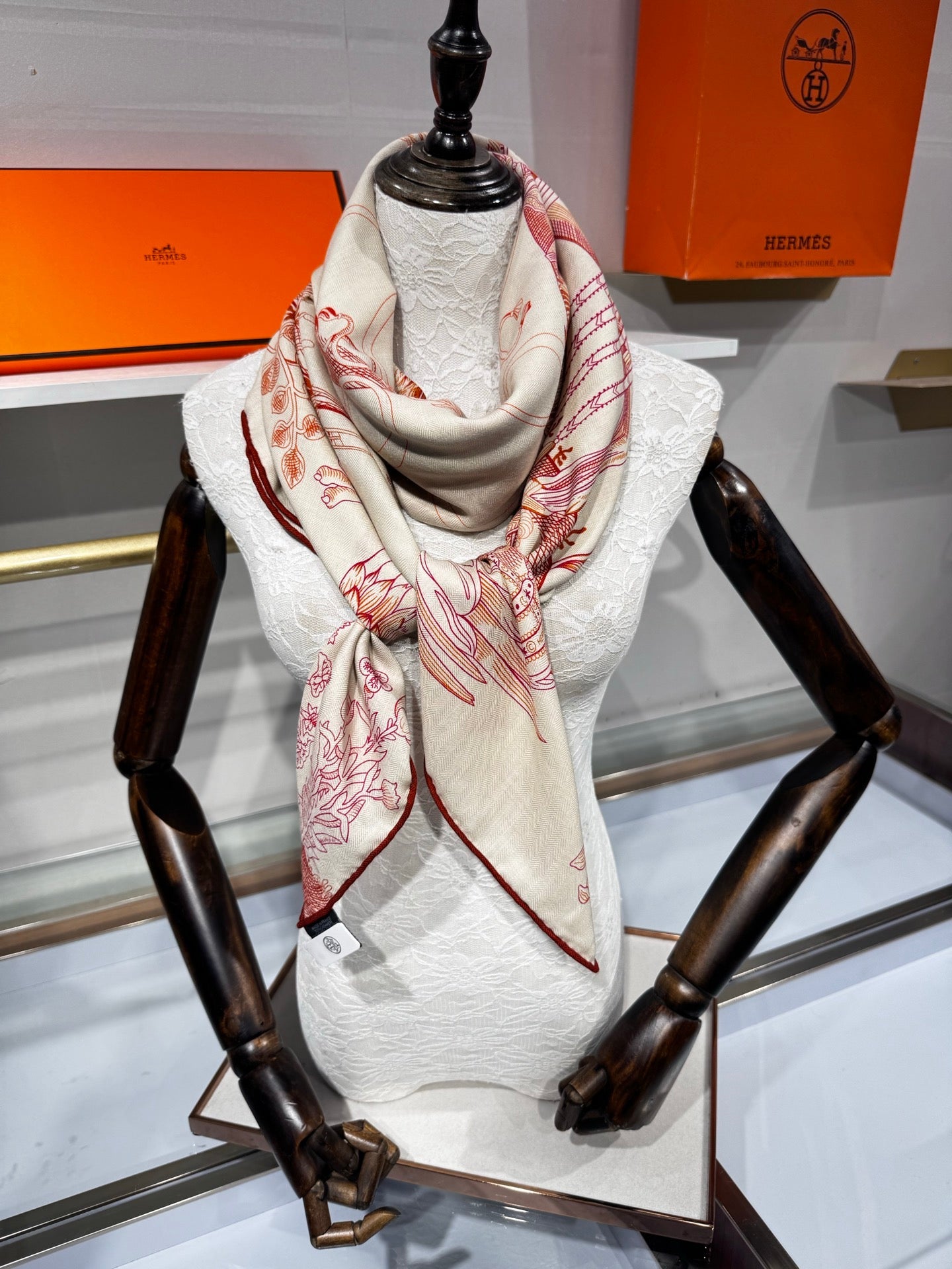 HM 26s Della Cavalleria Favolosa Shawl 140 x140cm Silk Cashmere 215638