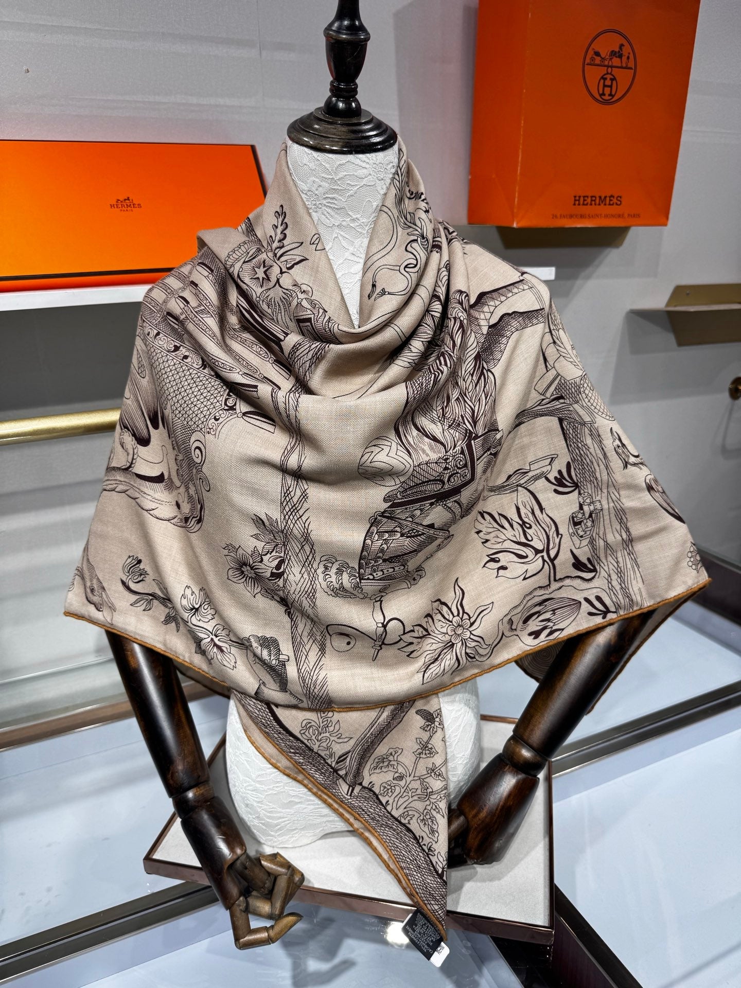 HM 26s Della Cavalleria Favolosa Shawl 140 x140cm Silk Cashmere 215640