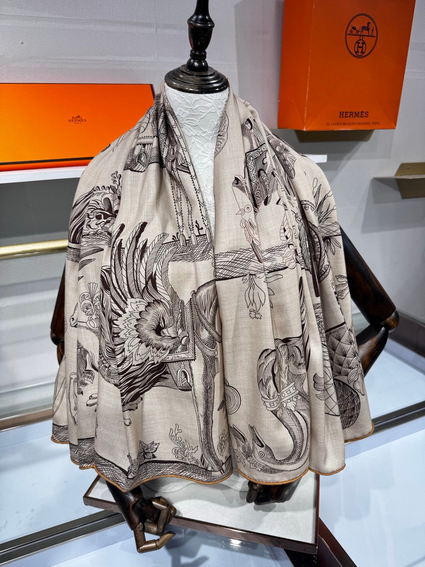 HM 26s Della Cavalleria Favolosa Shawl 140 x140cm Silk Cashmere 215640