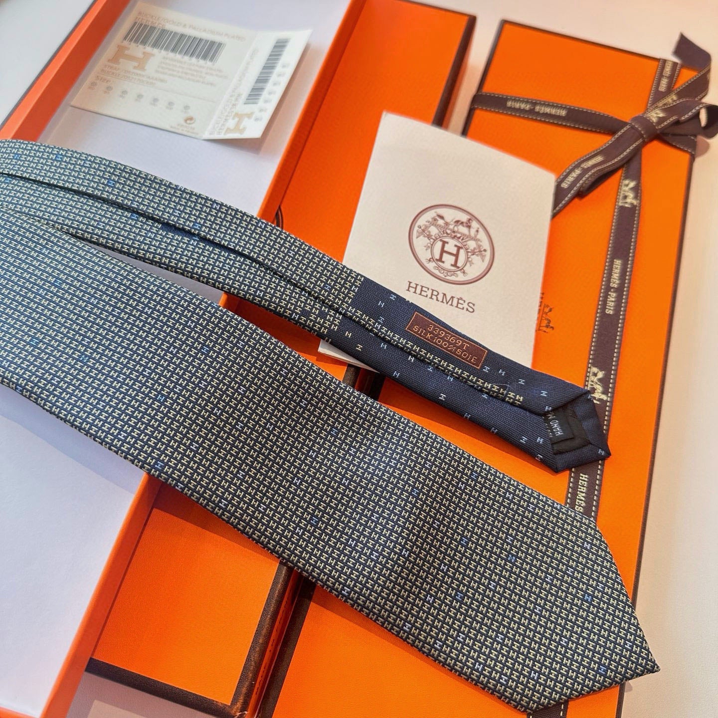 HM H En Relief Tie 437545