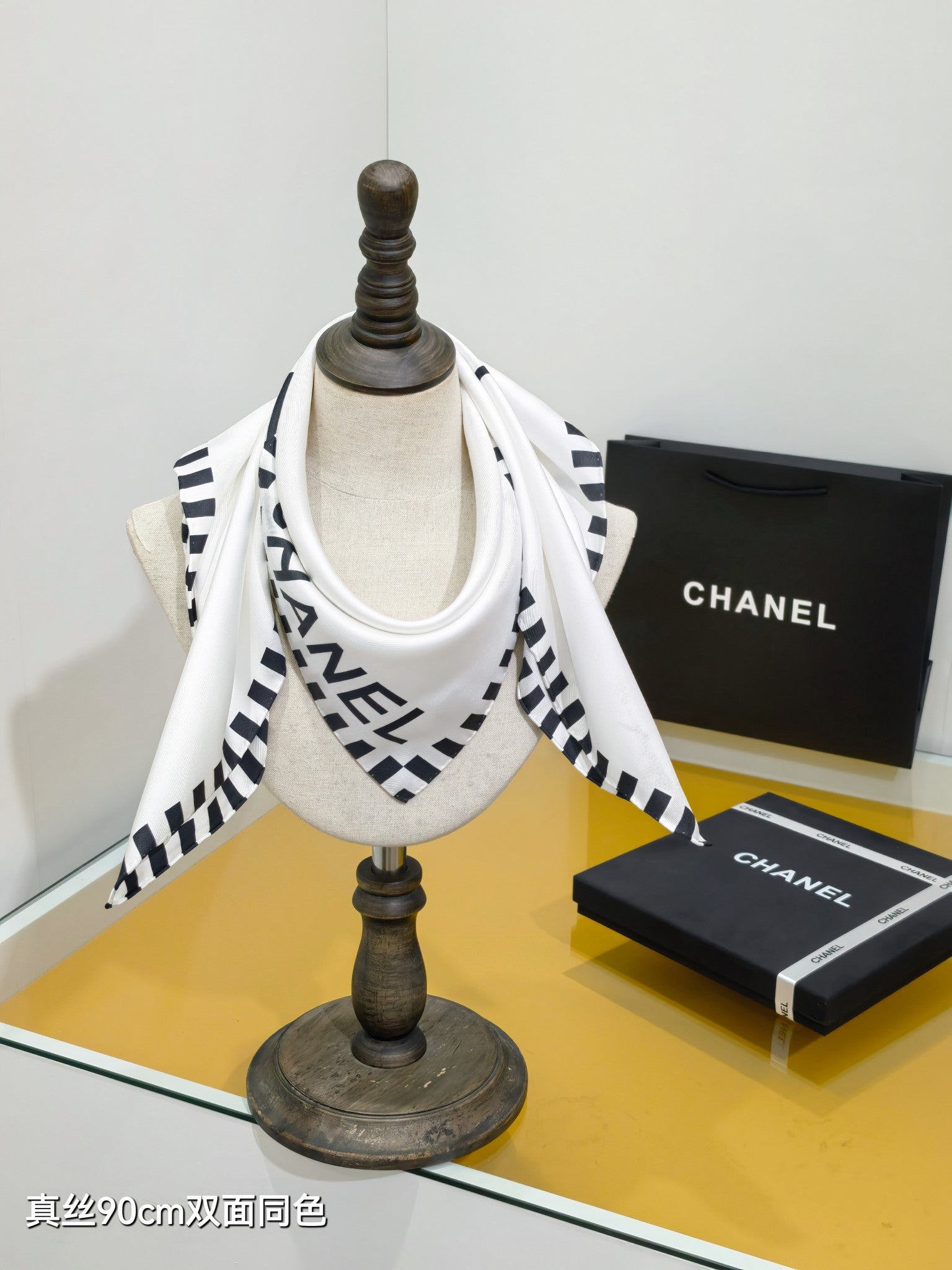 CC Double-sided Scarf 90cm White Twill Silk 173970