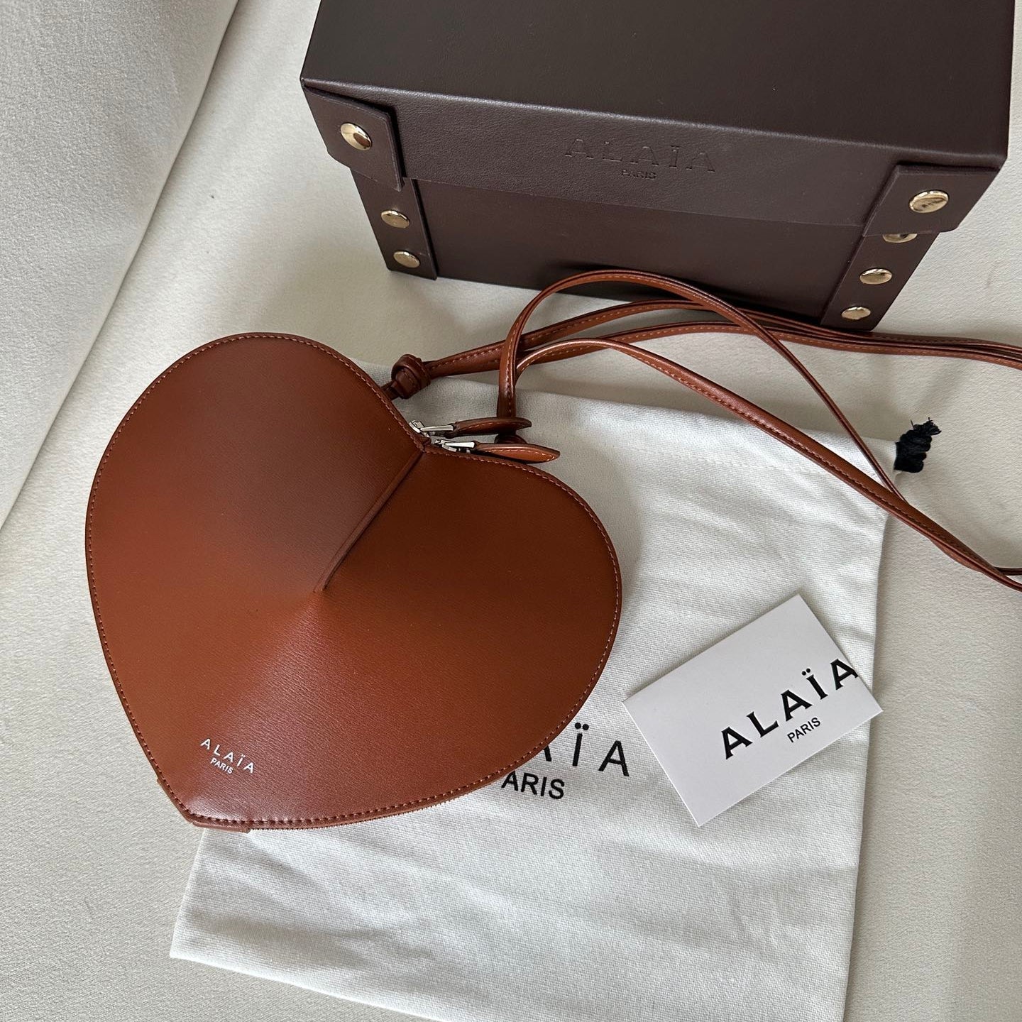 LE COEUR BAG 21 IN UMBER BROWN CALFSKIN