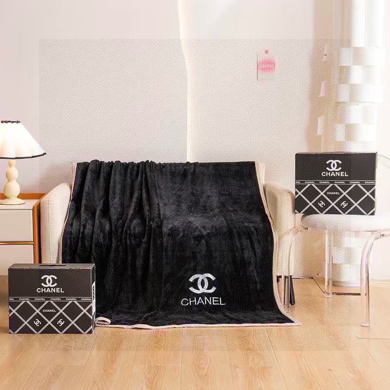 CC Blanket Black White Milk Fleece 492853