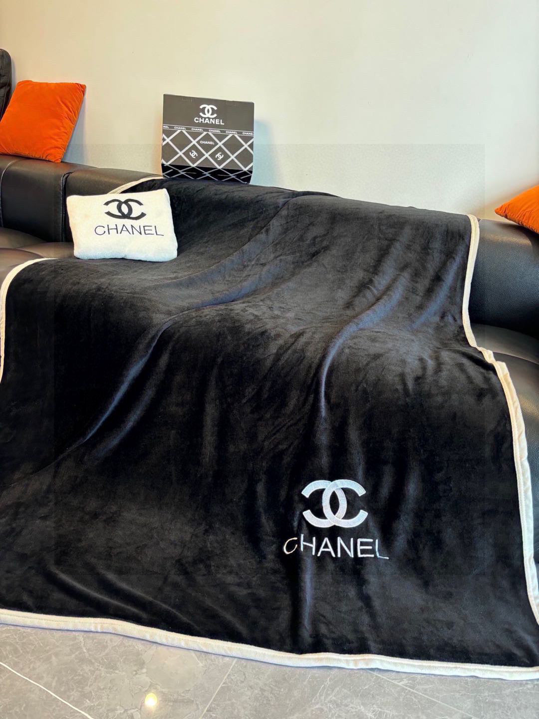 CC Blanket Black White Milk Fleece 492853