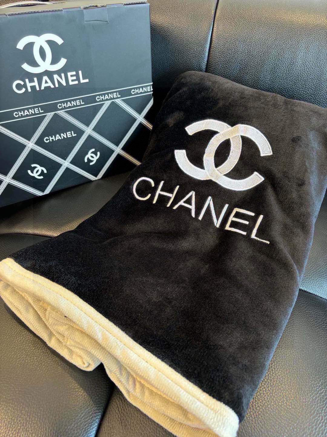 CC Blanket Black White Milk Fleece 492853