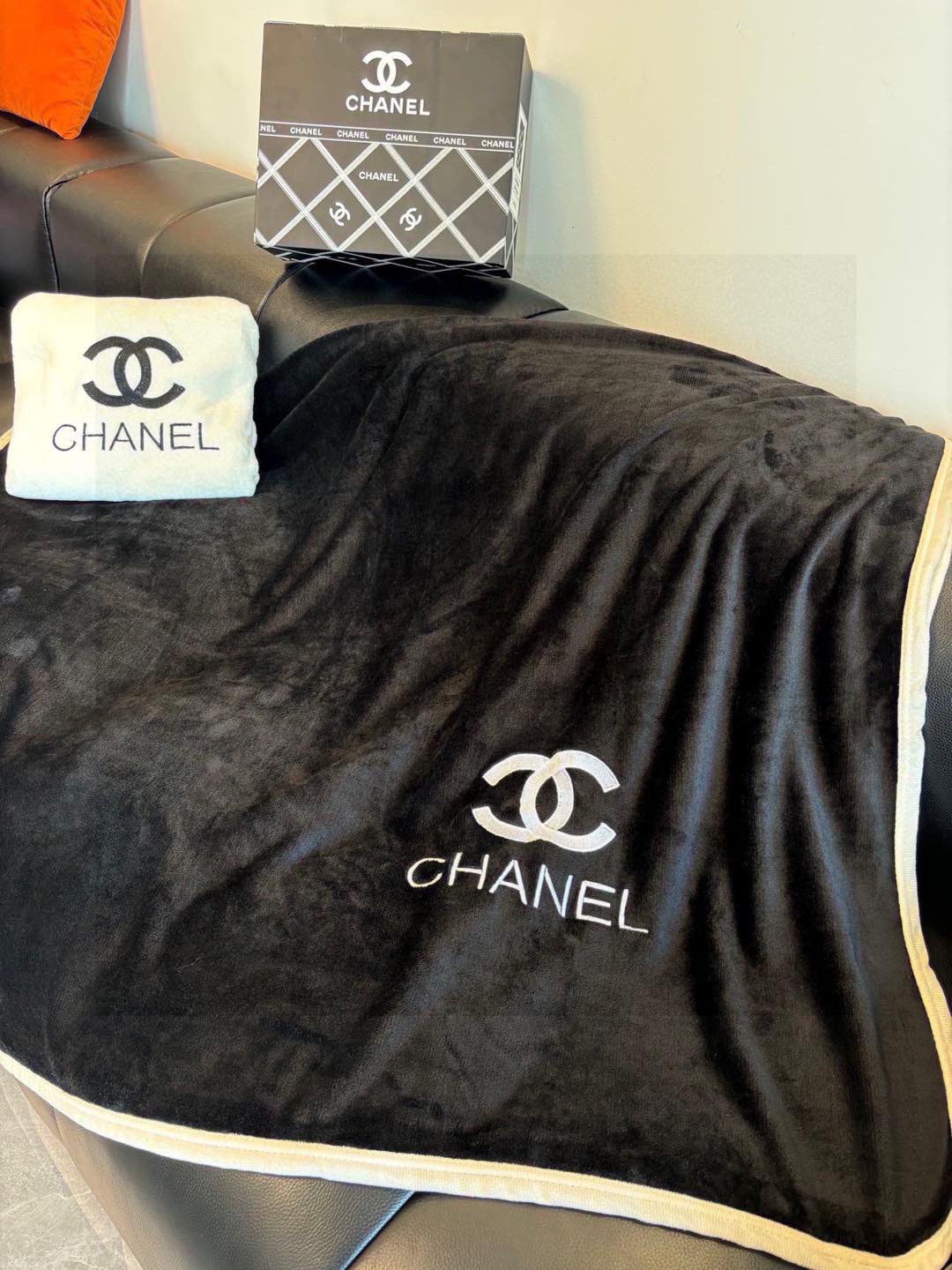 CC Blanket Black White Milk Fleece 492853