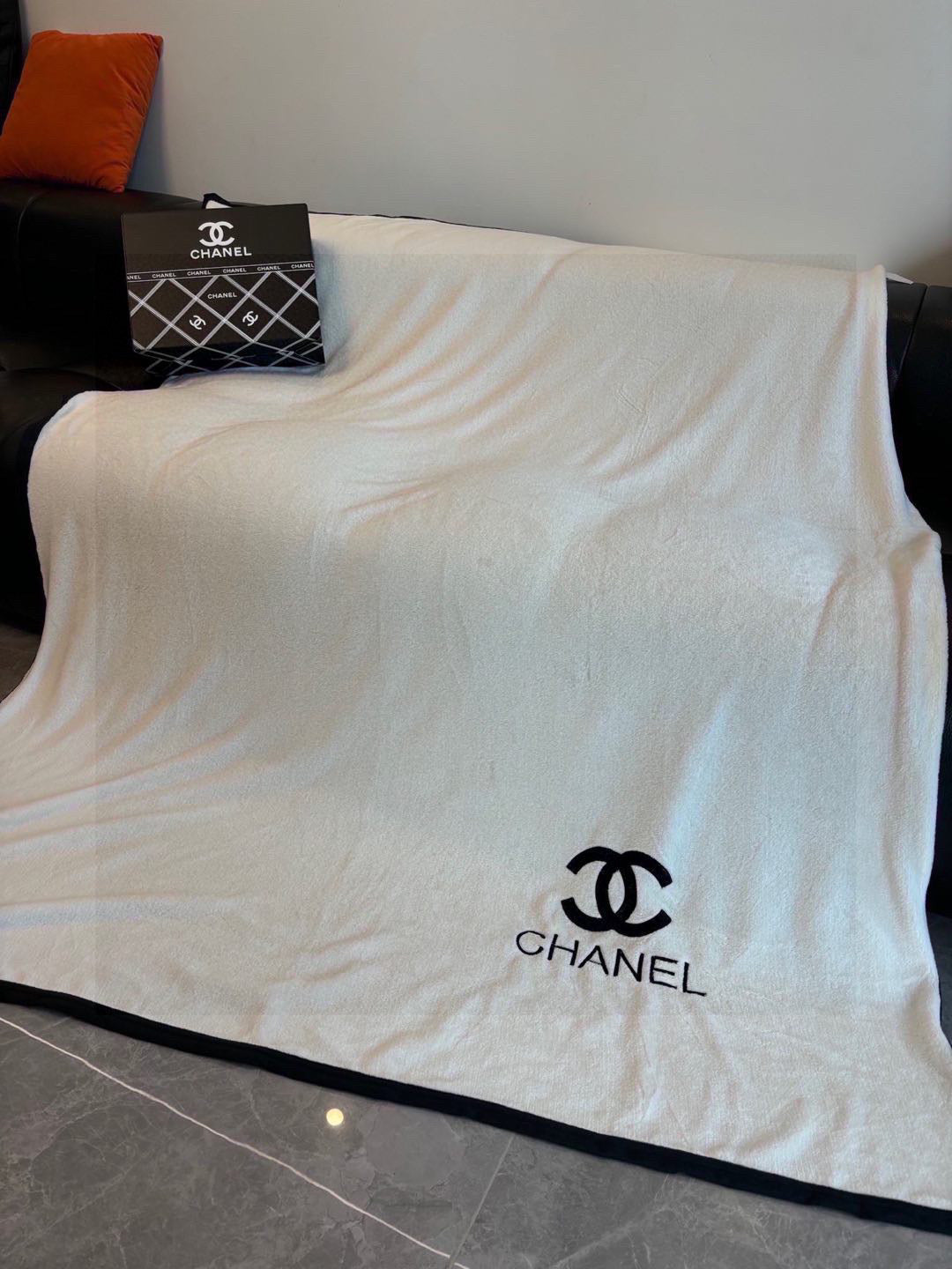 CC Blanket White Milk Fleece 492854
