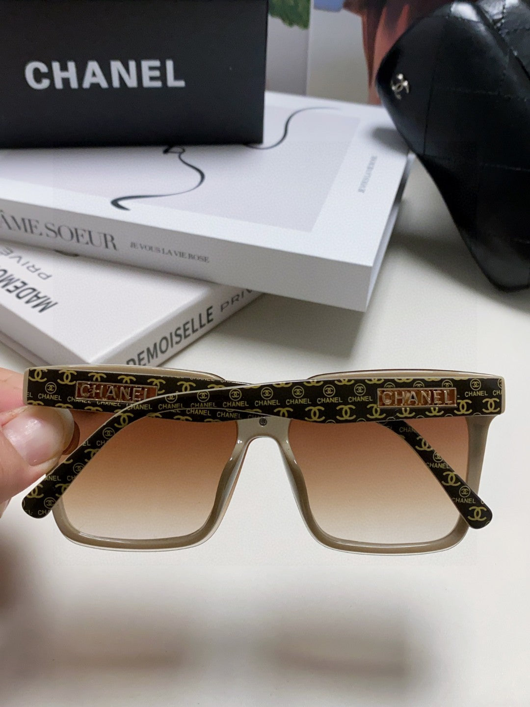 CC Sunglasses 429521