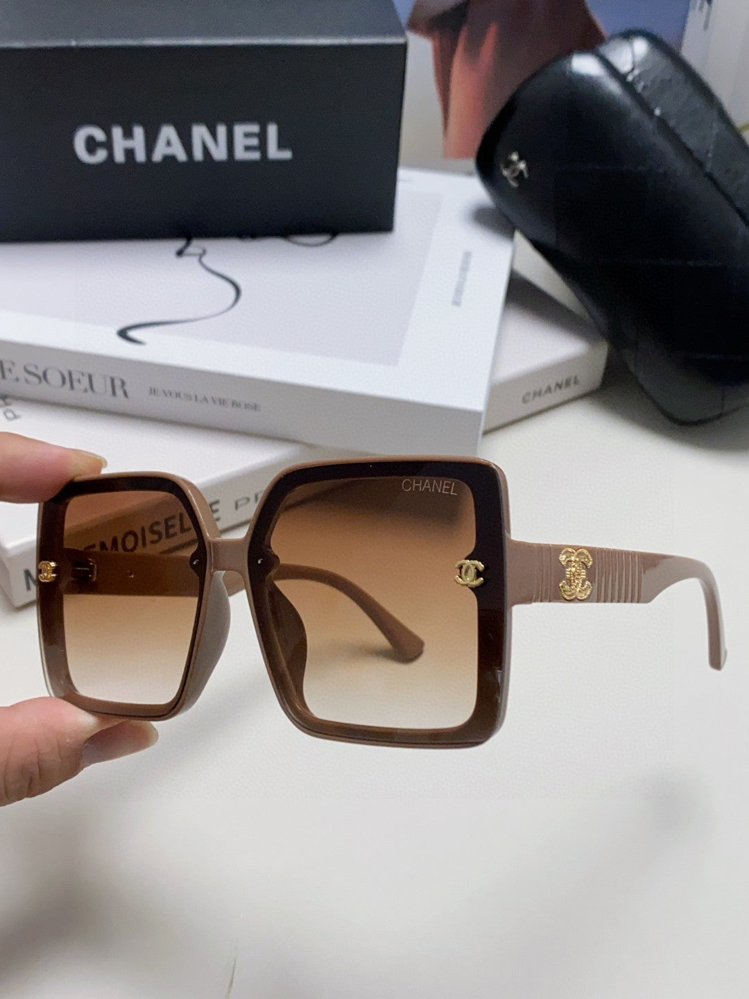 CC Sunglasses 429528
