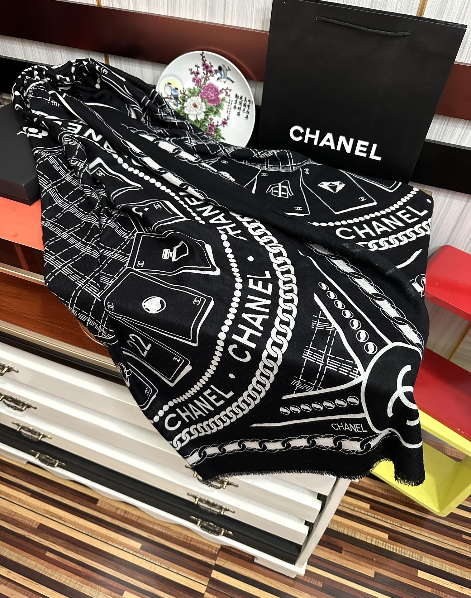 CC Camellia Letter Print 200cm Black White Cashmere 153112