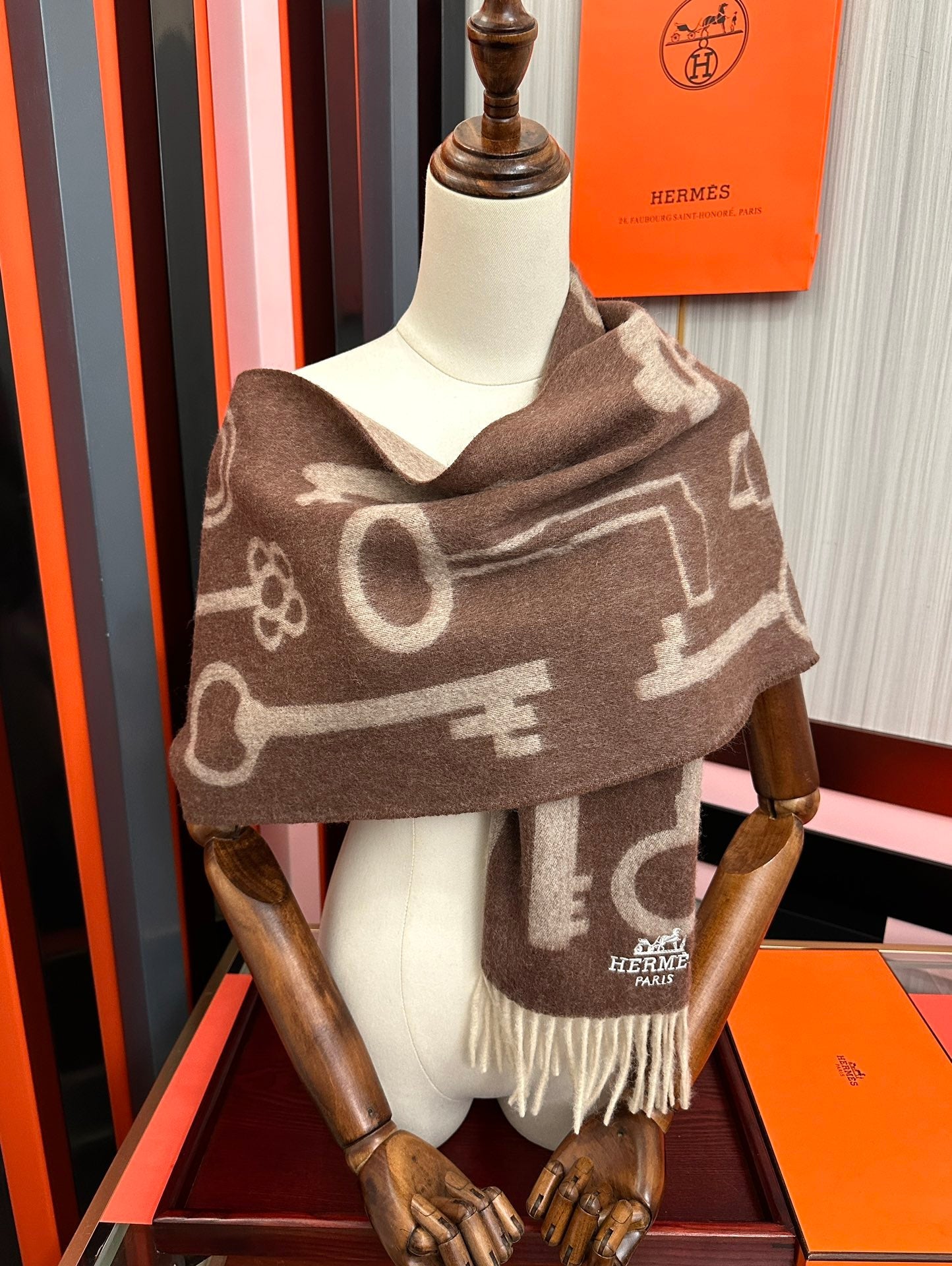 HM 26s Casaque Porte-Clefs Muffler 180 cm Dark Brown Cashmere 153116