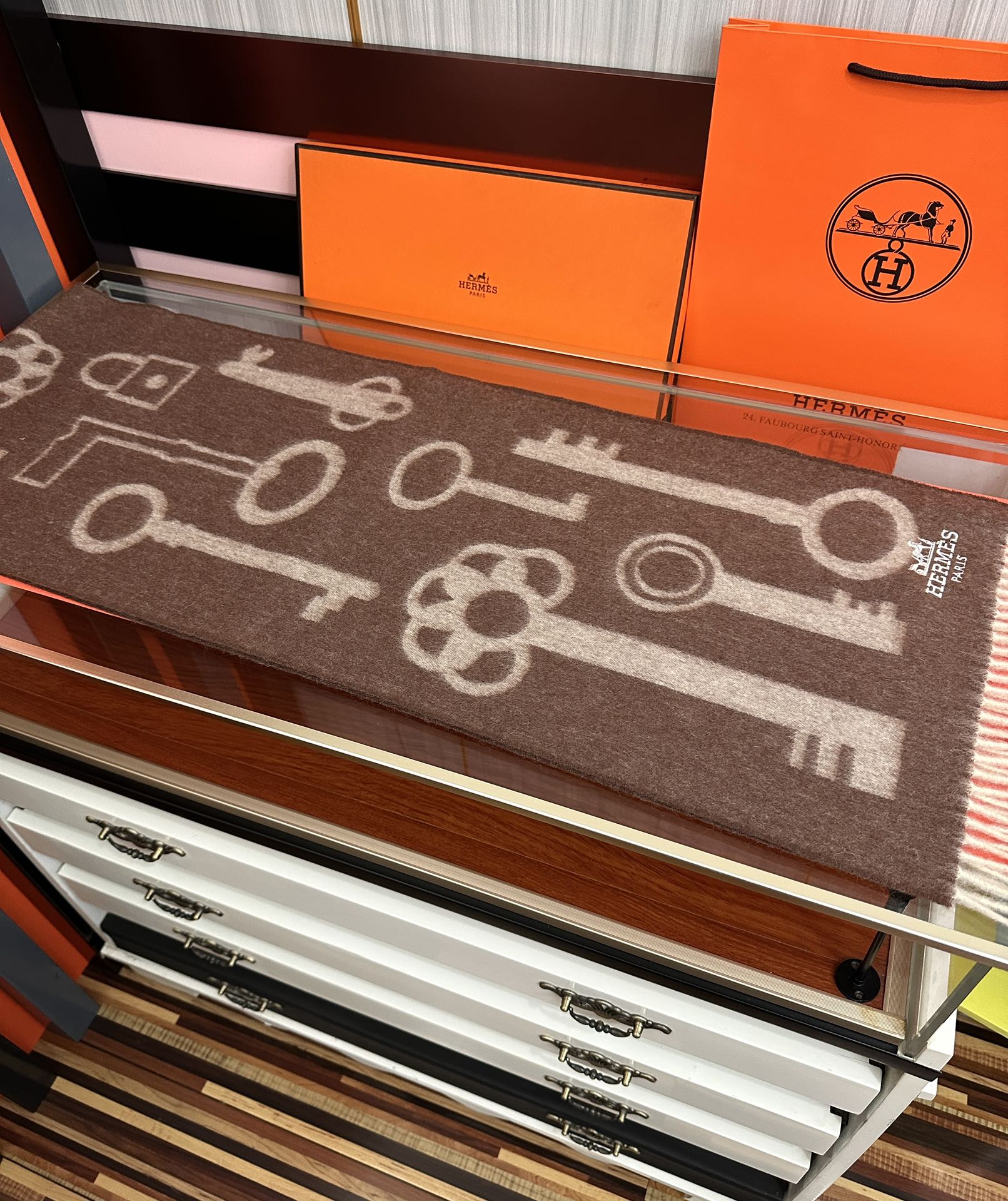 HM 26s Casaque Porte-Clefs Muffler 180 cm Dark Brown Cashmere 153116