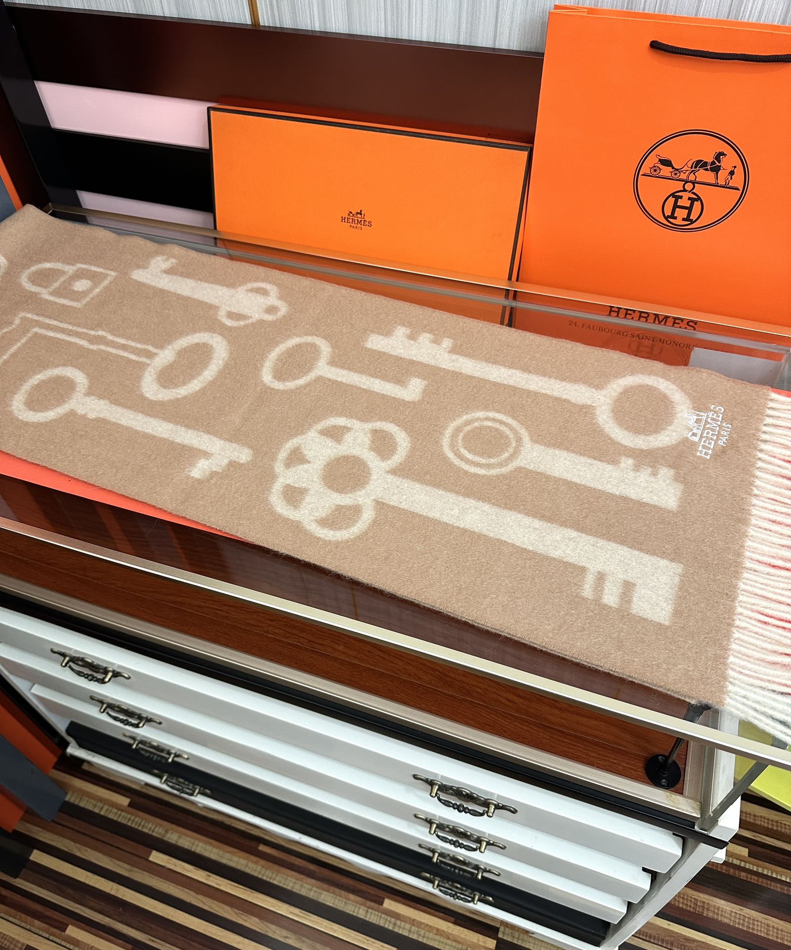 HM 26s Casaque Porte-Clefs Muffler 180 cm Camel Cashmere 153117