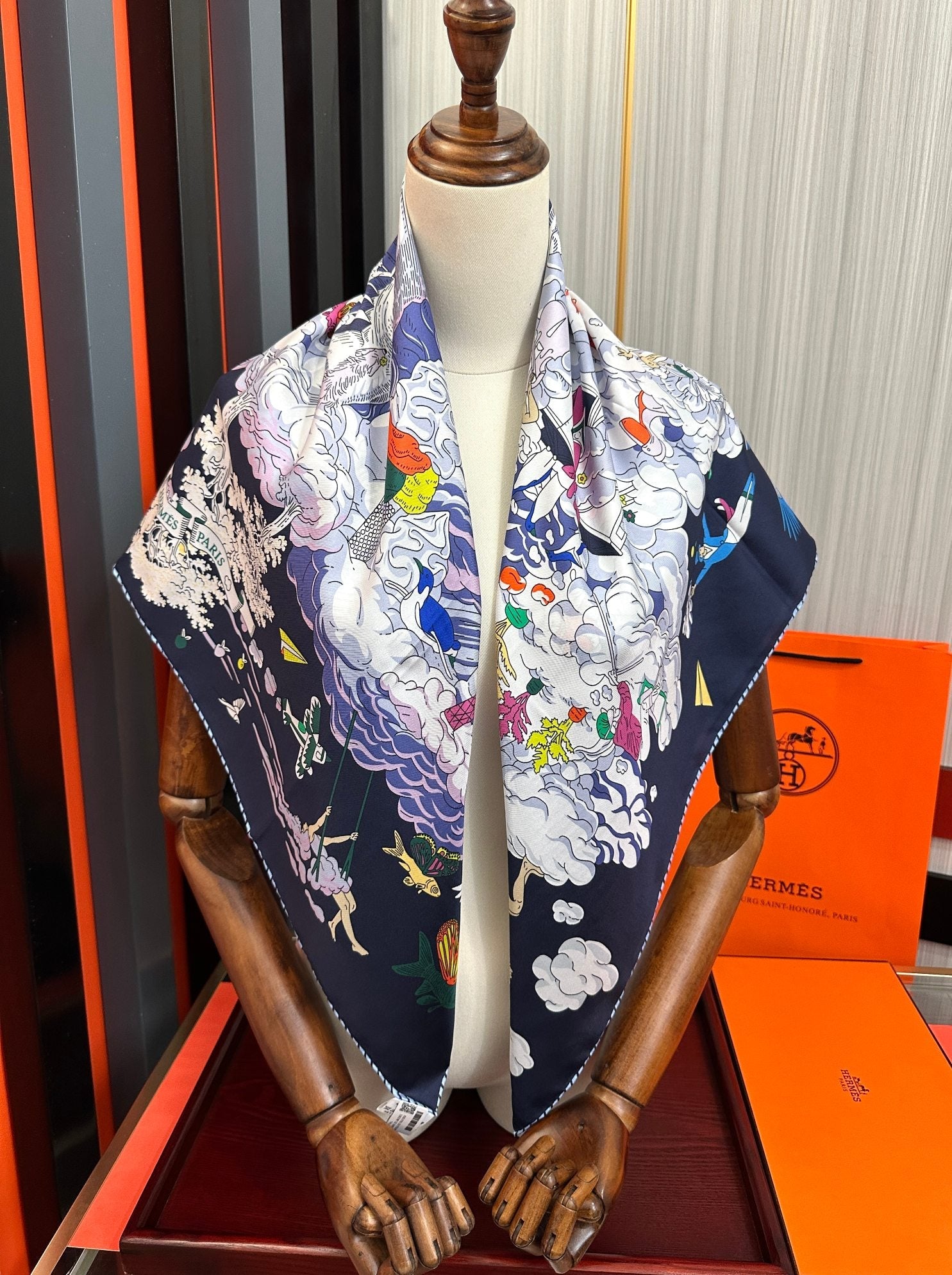 HM Scarf 90x90 Colorful Twill Silk 443148