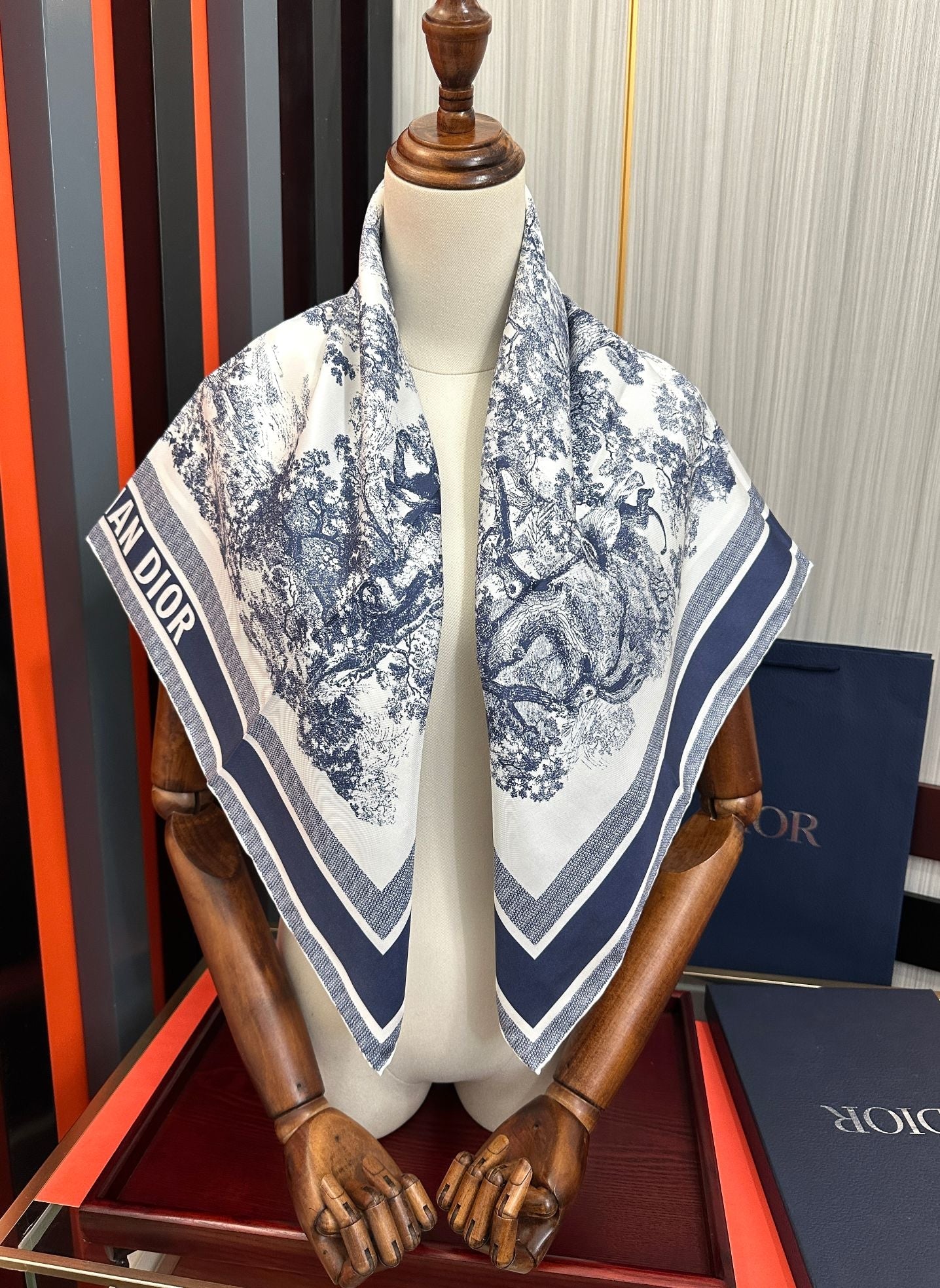 CD Scarf 90x90 Colorful Twill Silk 443145