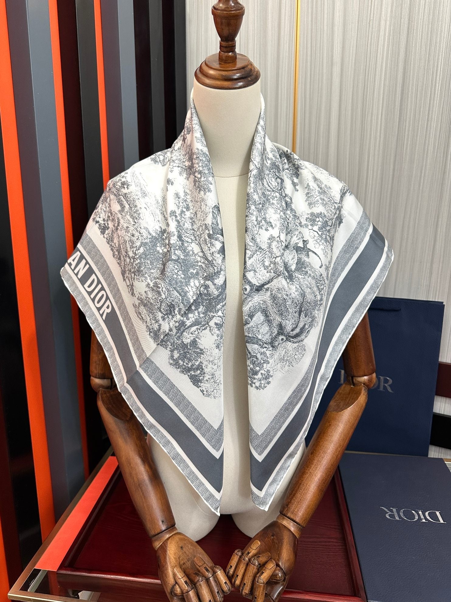 CD Scarf 90x90 Colorful Twill Silk 443147