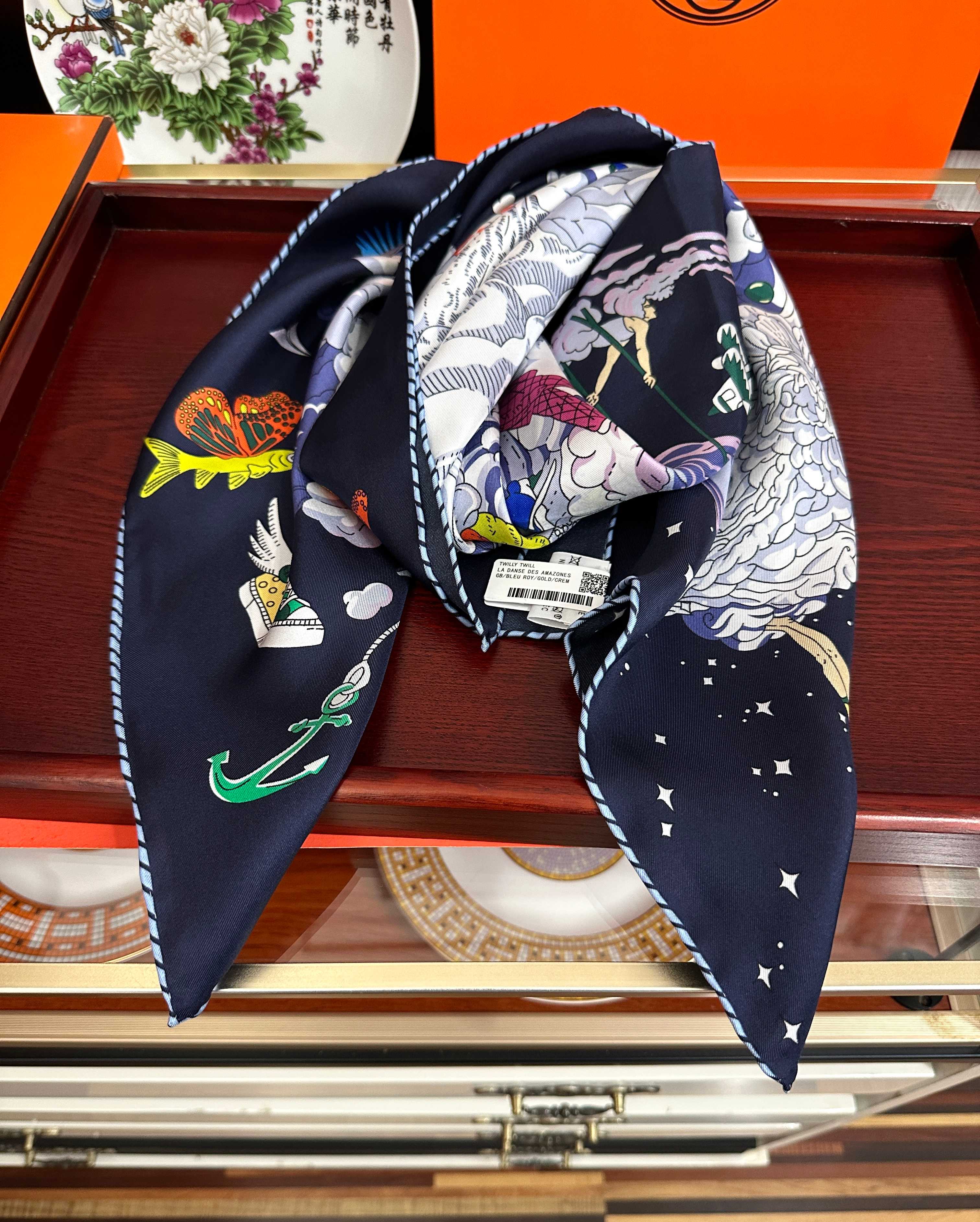 HM Scarf 90x90 Colorful Twill Silk 443148