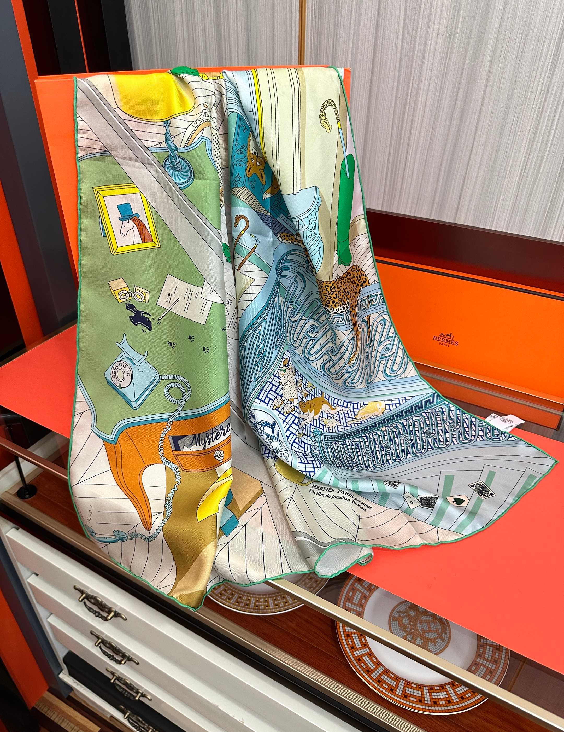 HM Scarf 90x90 Colorful Twill Silk 445044